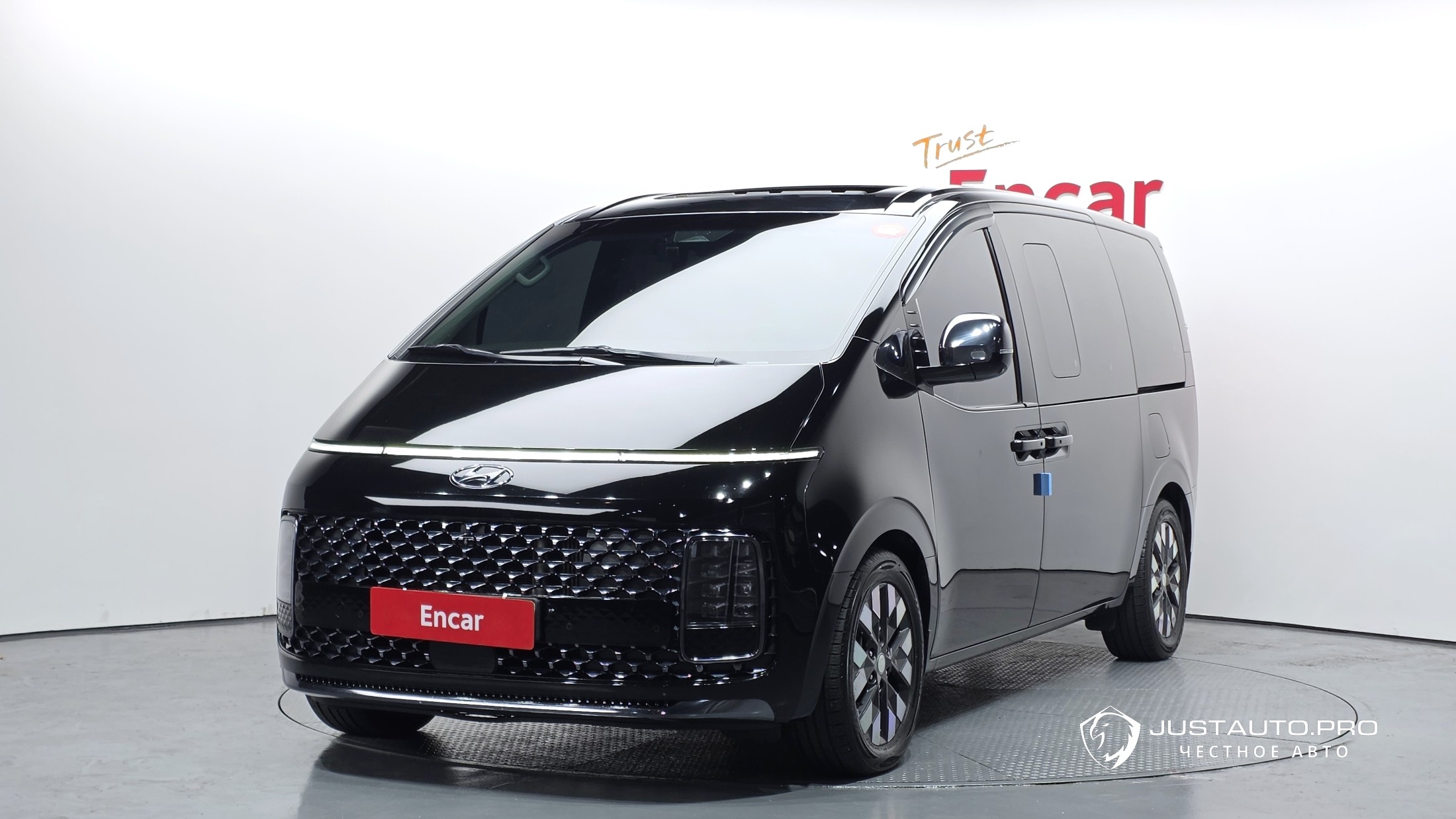 Автомобиль Hyundai Staria