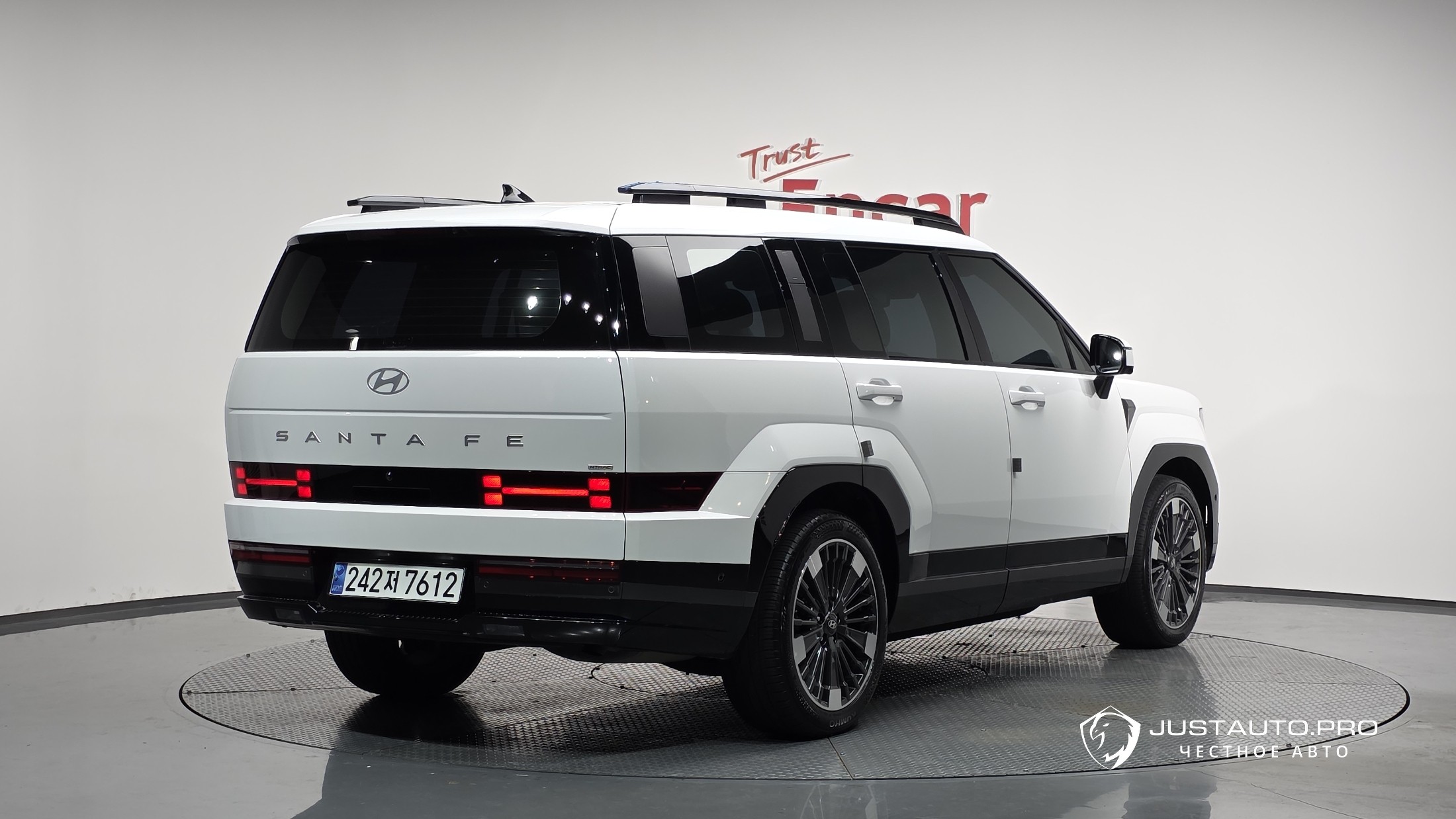 Автомобиль Hyundai Santafe