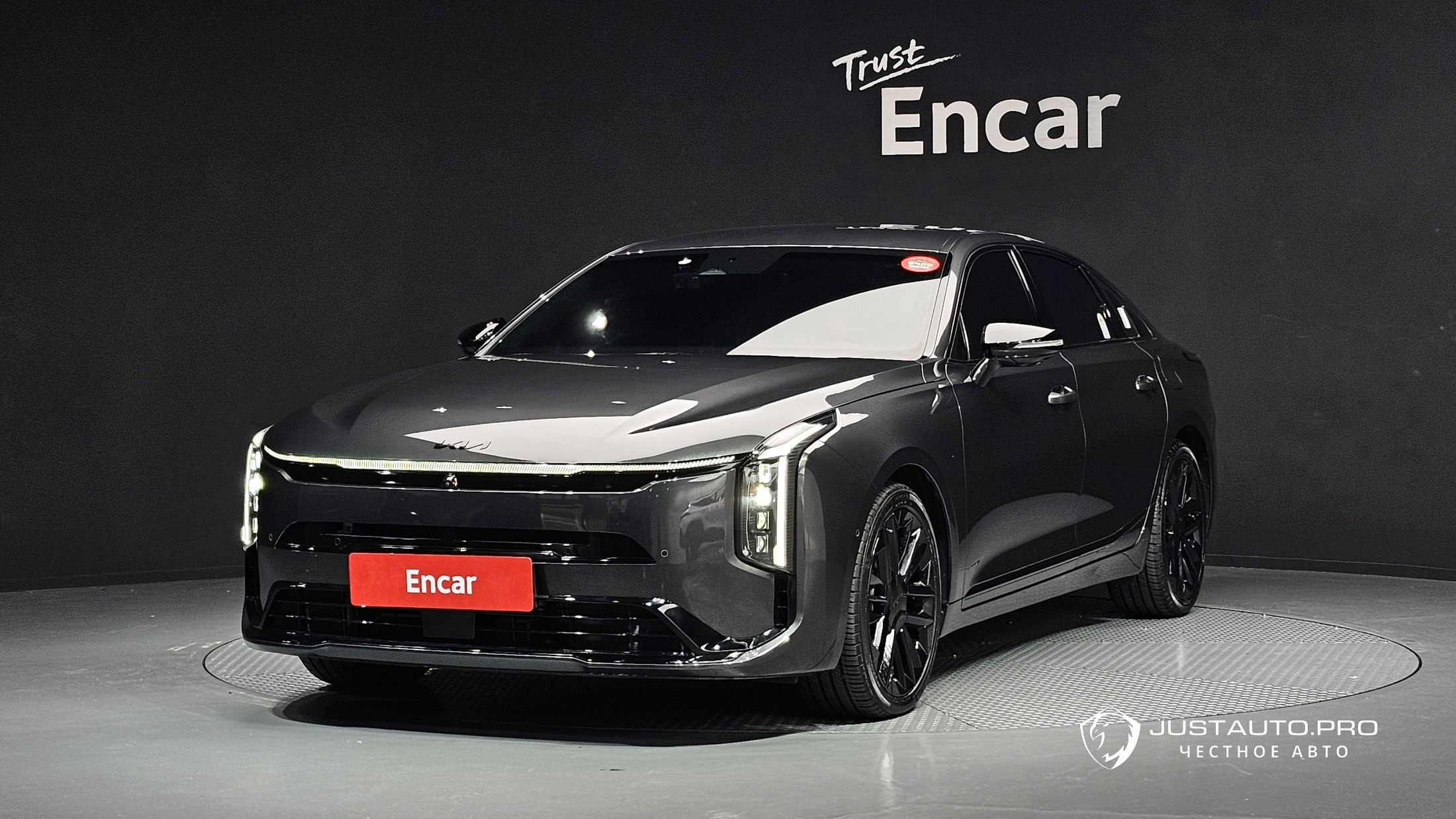 Автомобиль Kia K8