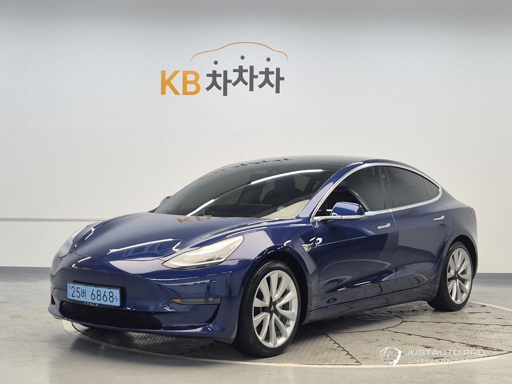 Автомобиль Tesla Model 3