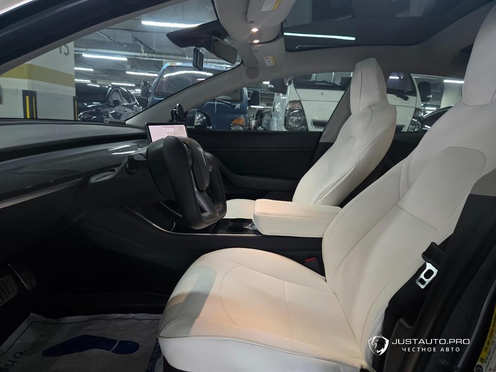 Автомобиль Tesla Model 3