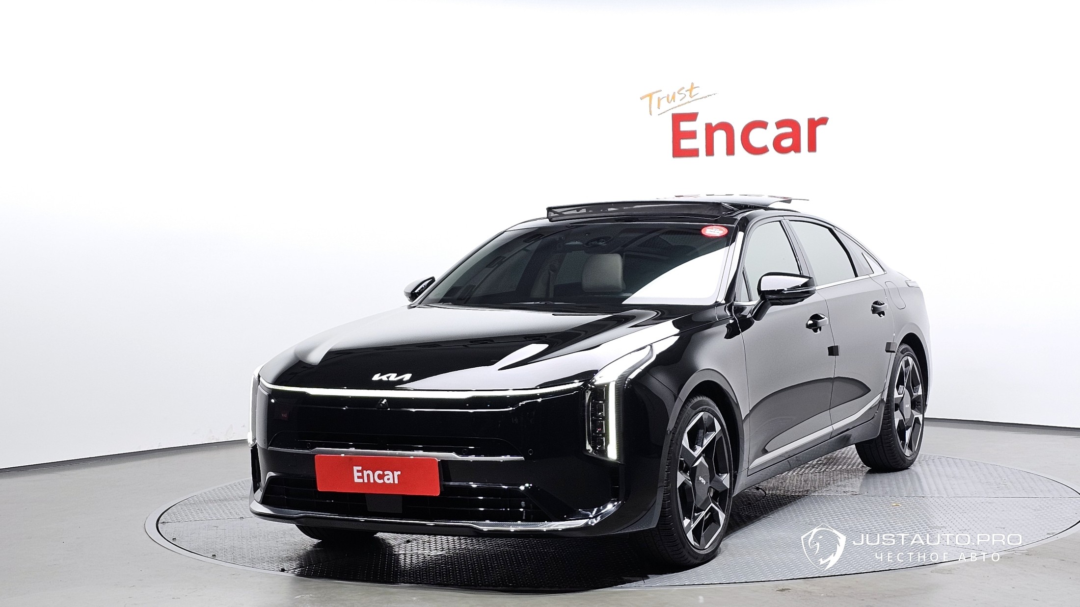 Автомобиль Kia K8