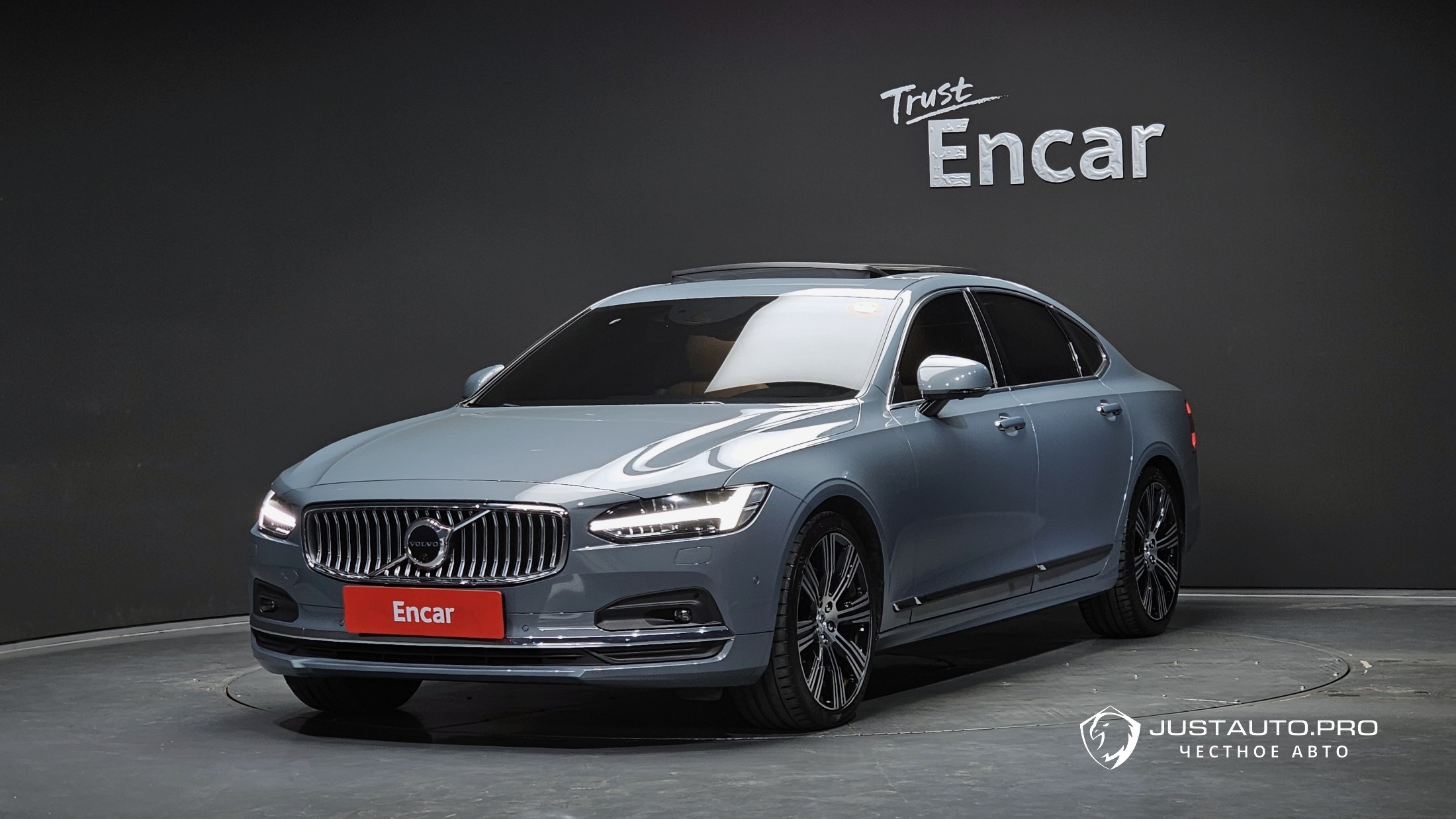Автомобиль Volvo S90