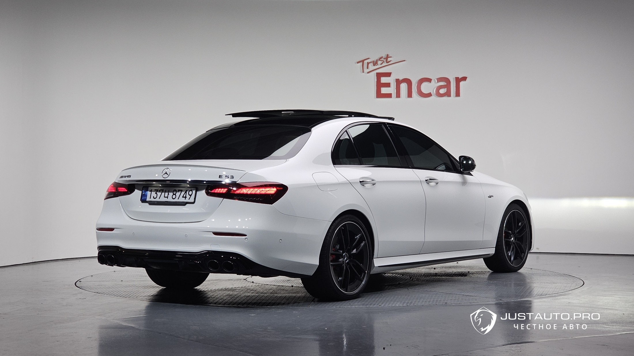 Автомобиль Mercedes-Benz E-Class