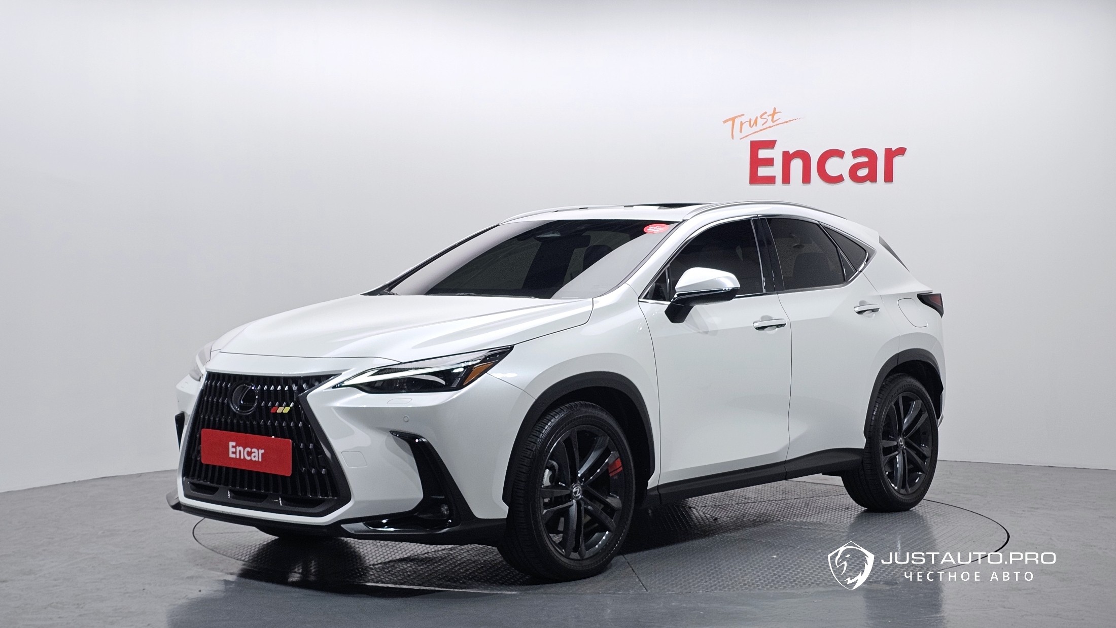 Автомобиль Lexus NX