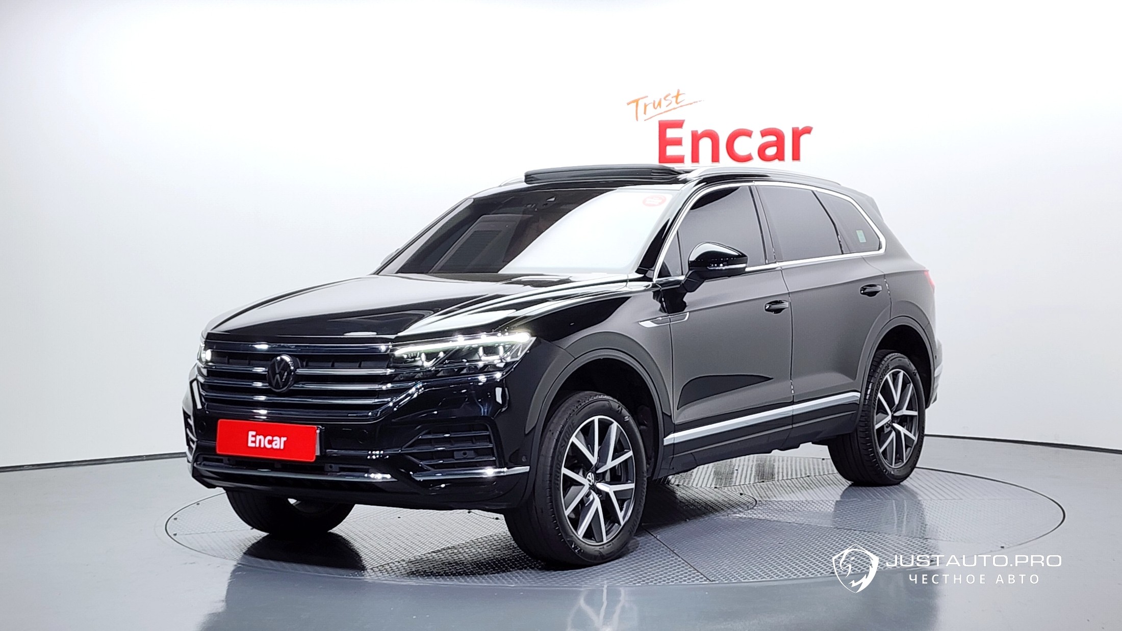 Автомобиль Volkswagen Touareg