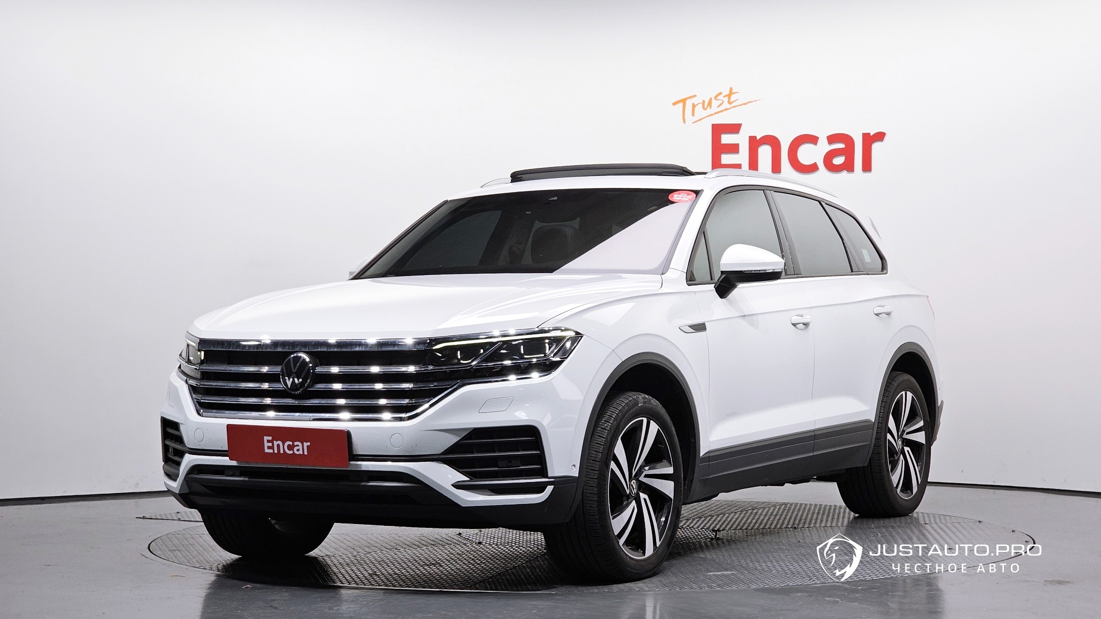 Автомобиль Volkswagen Touareg