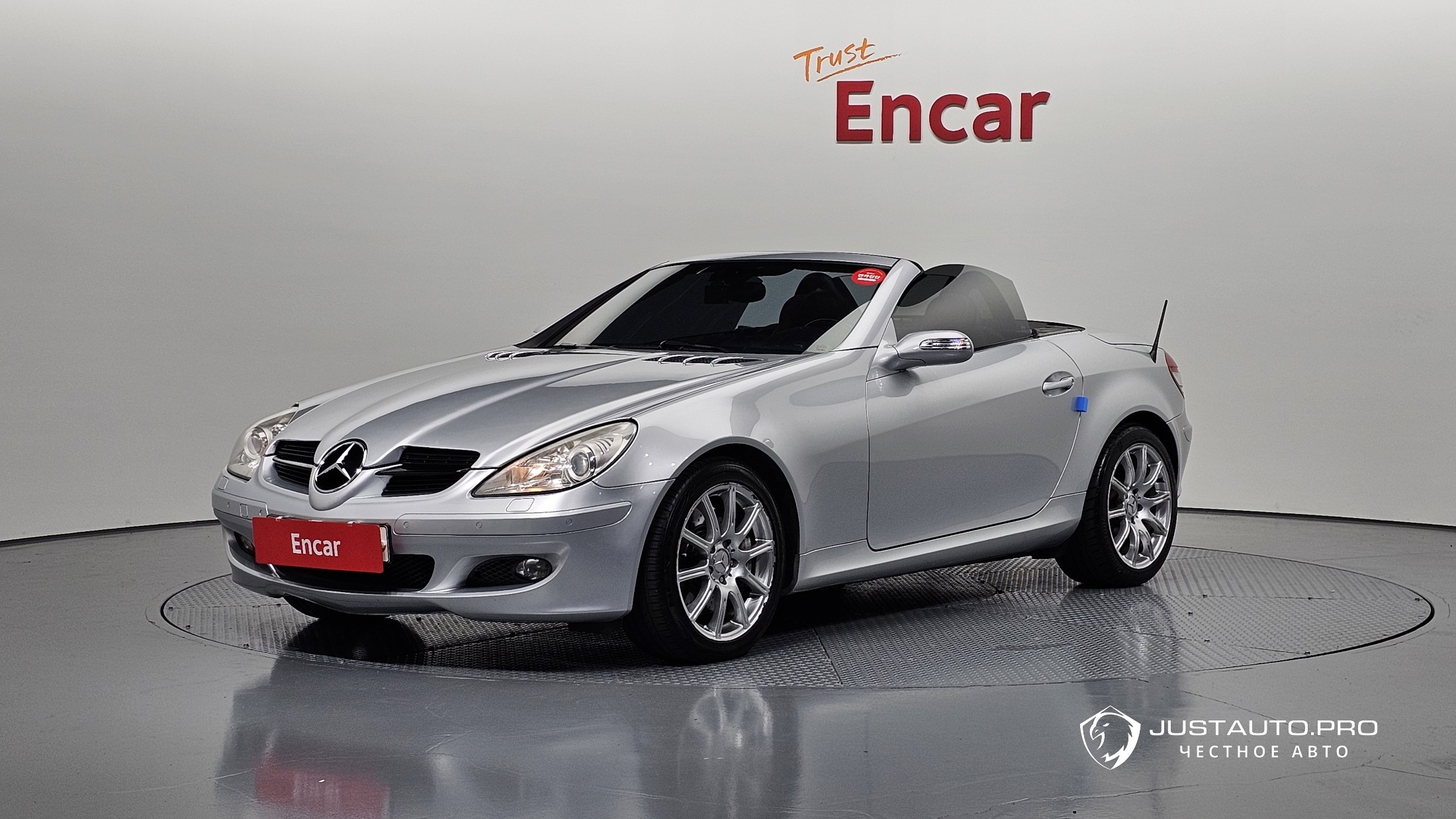 Автомобиль Mercedes-Benz SLK-Class