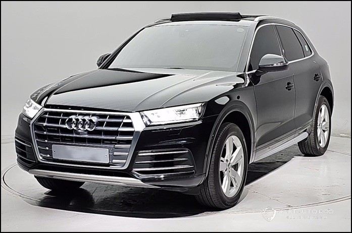 Автомобиль Audi Q5