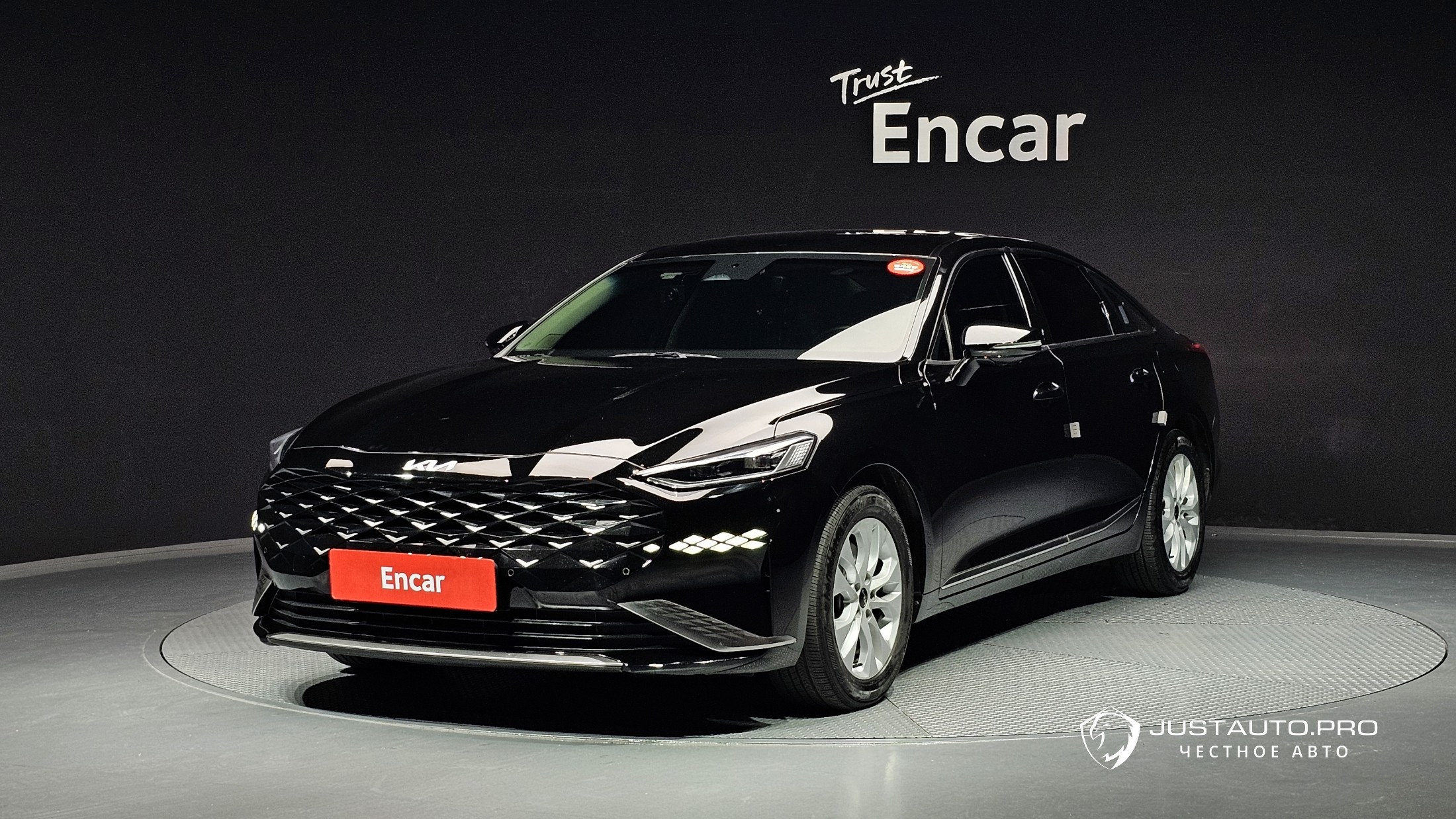 Автомобиль Kia K8