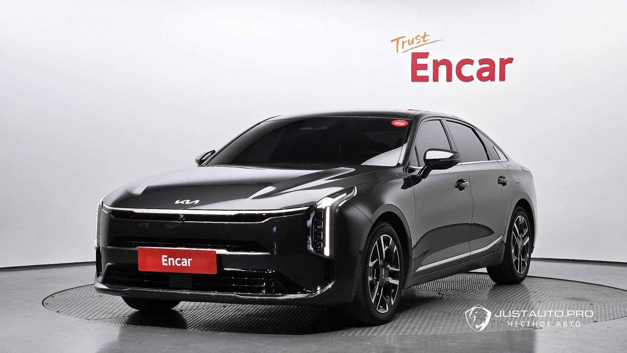 Автомобиль Kia K8