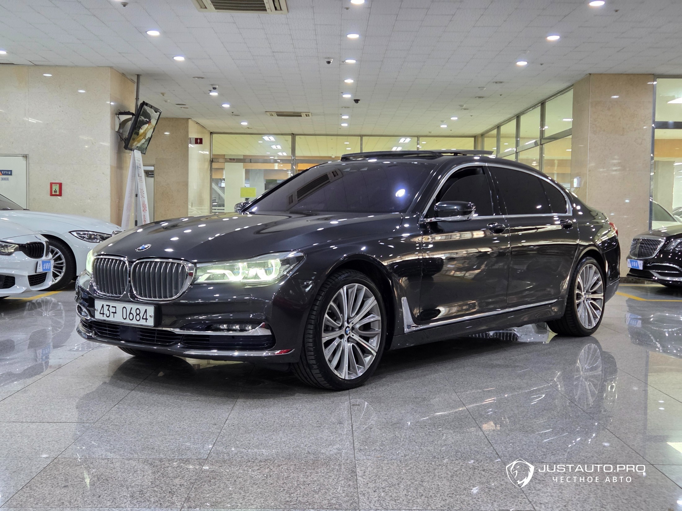 Автомобиль BMW 7-Series