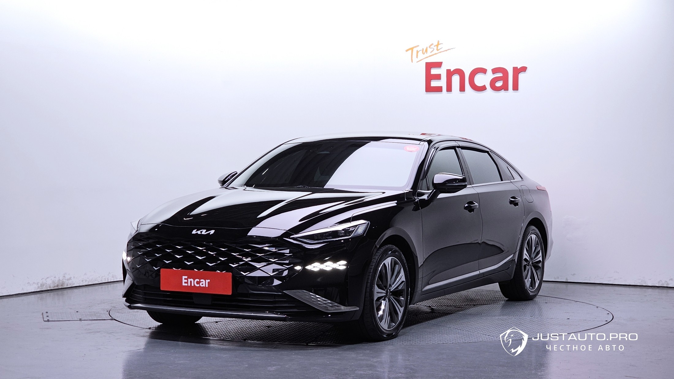 Автомобиль Kia K8