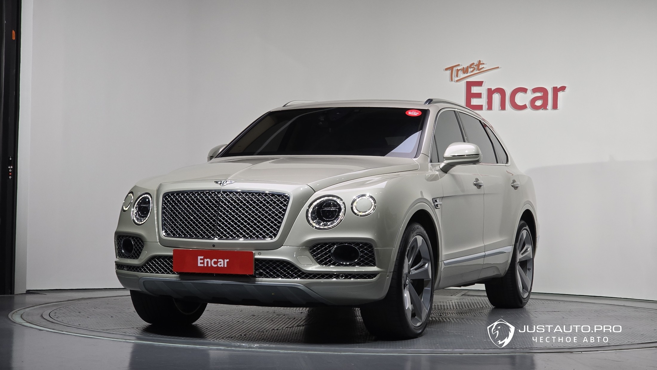 Автомобиль Bentley Bentayga