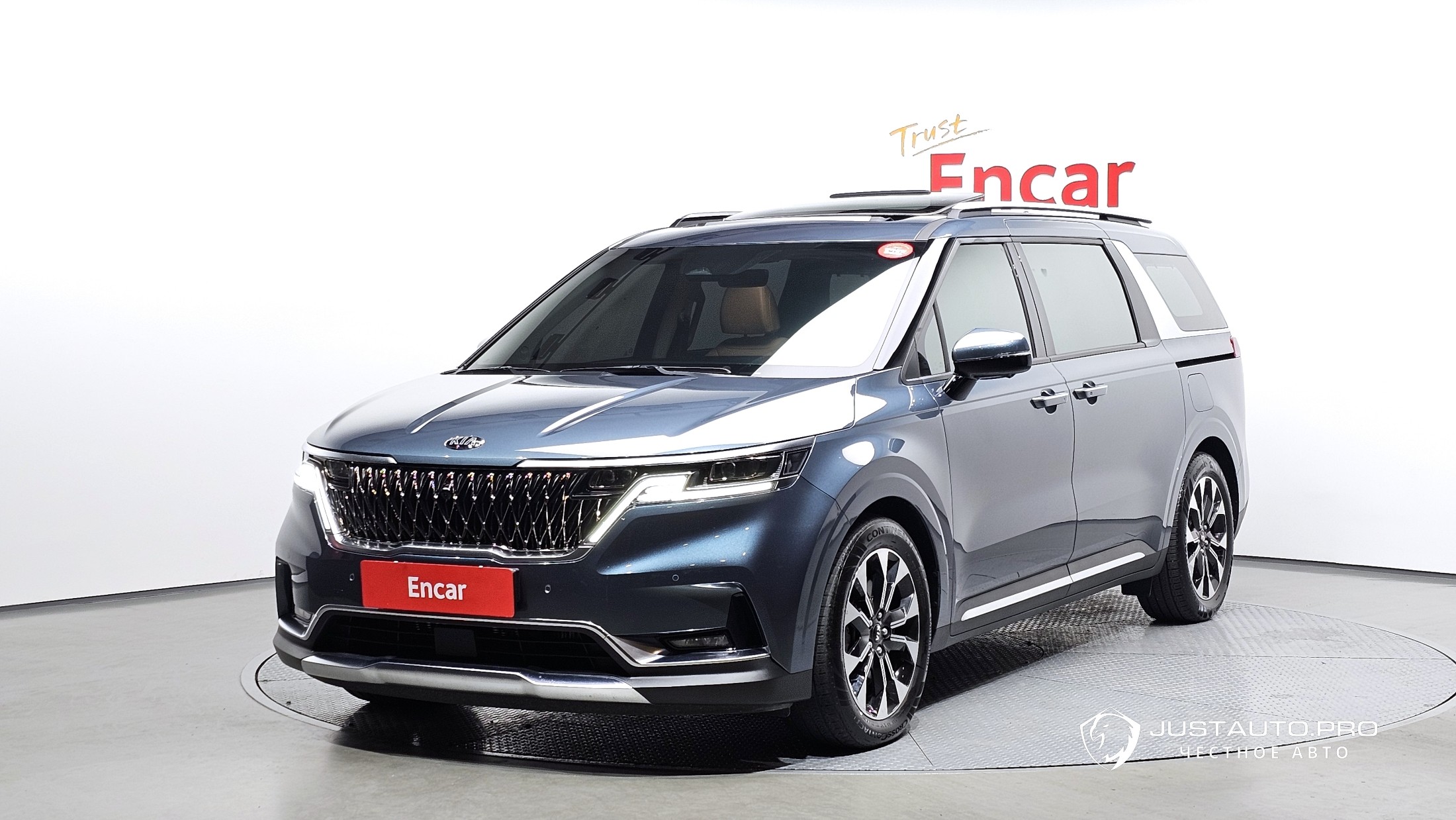 Автомобиль Kia Canival