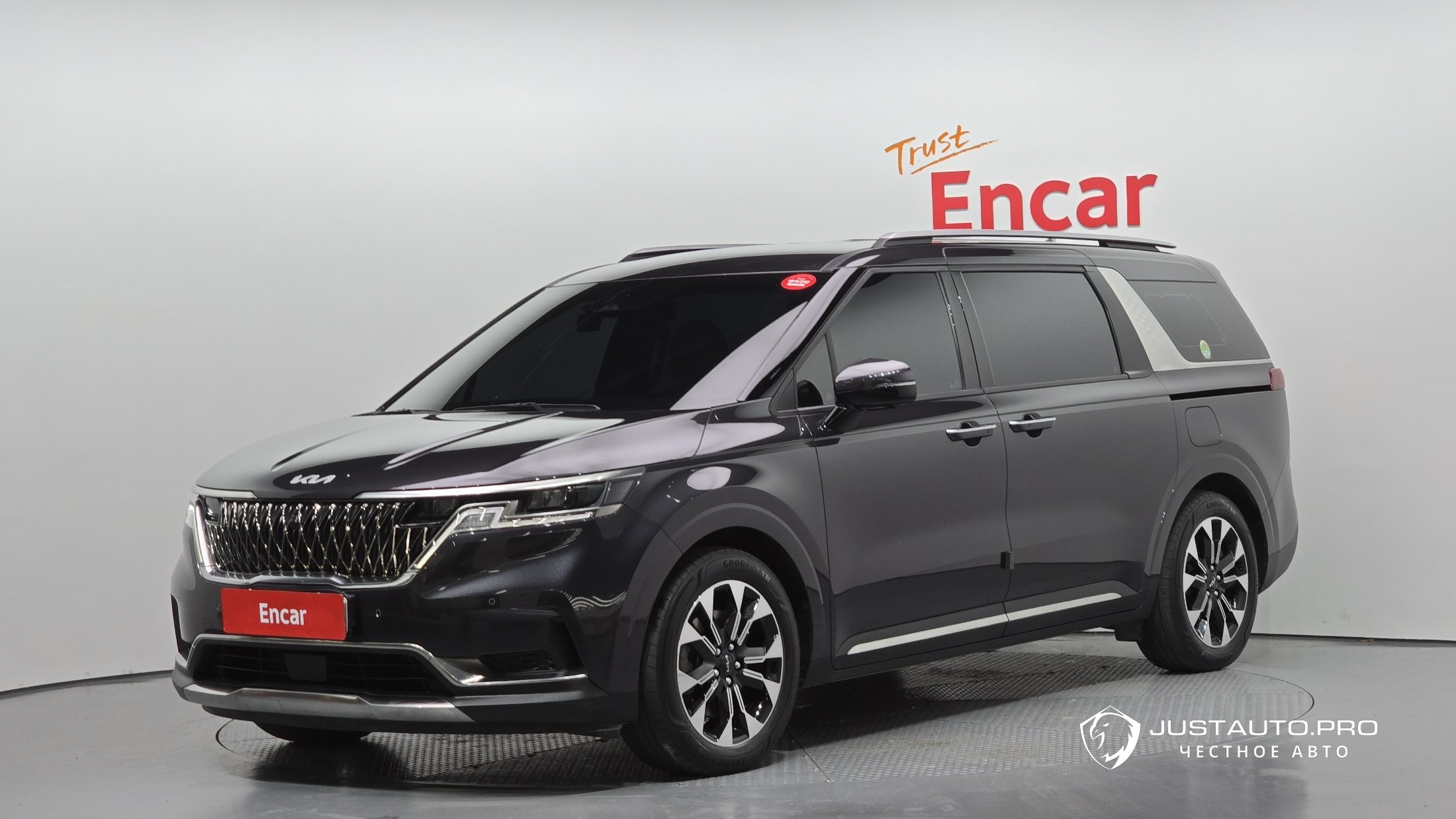 Автомобиль Kia Canival