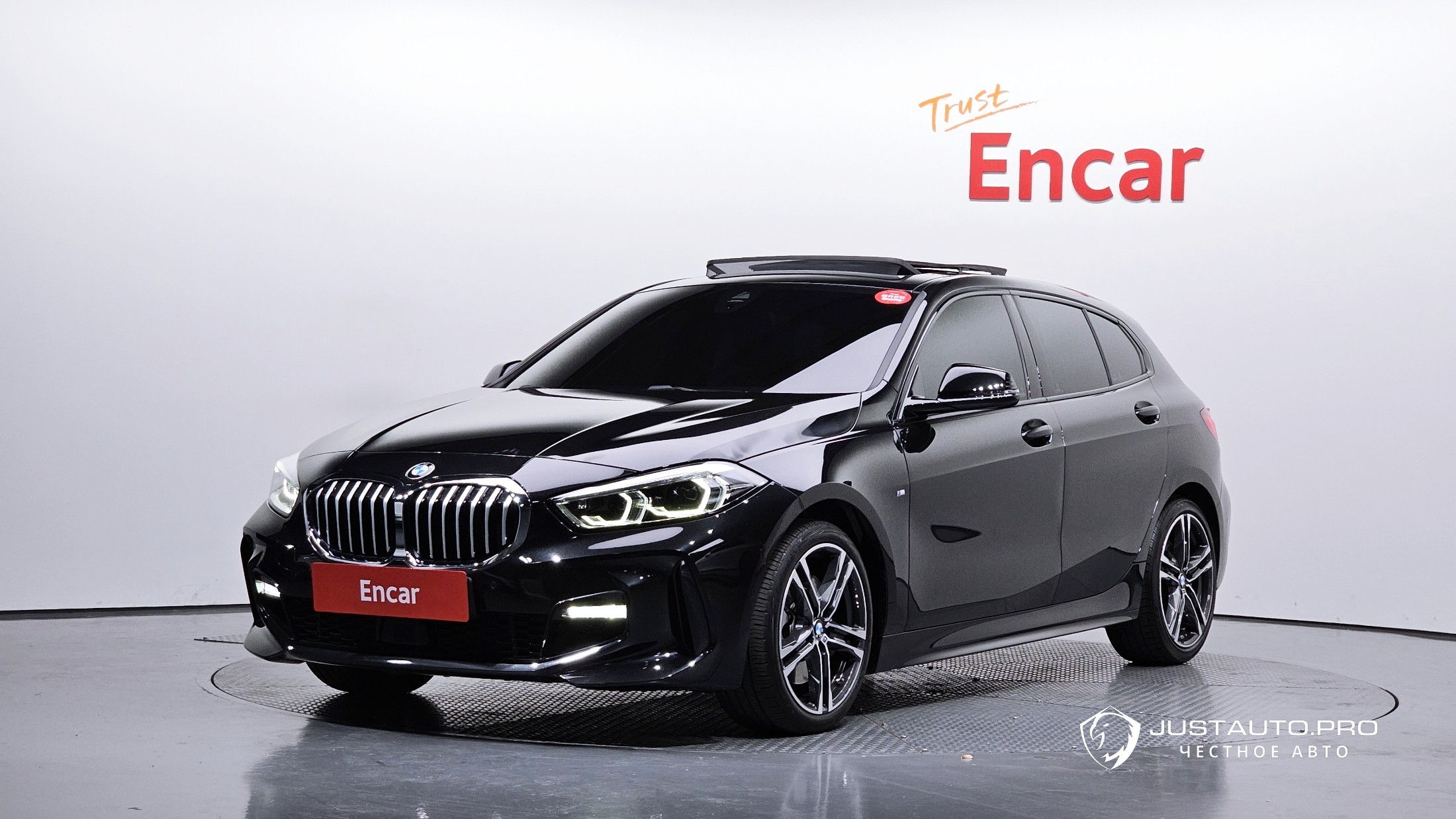 Автомобиль BMW 1-Series