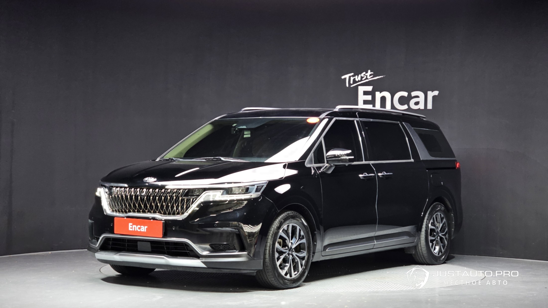 Автомобиль Kia Canival