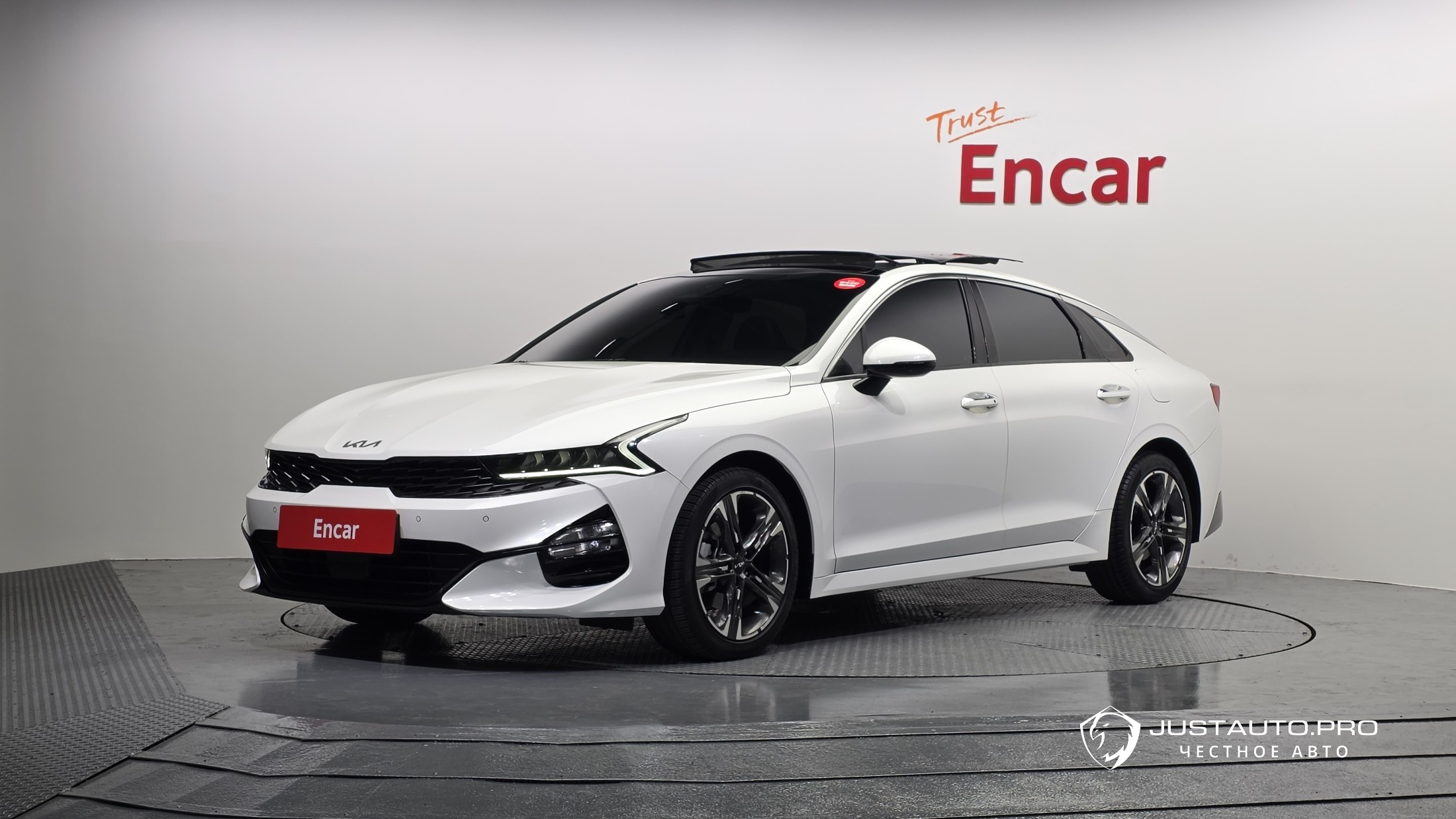 Автомобиль Kia K5