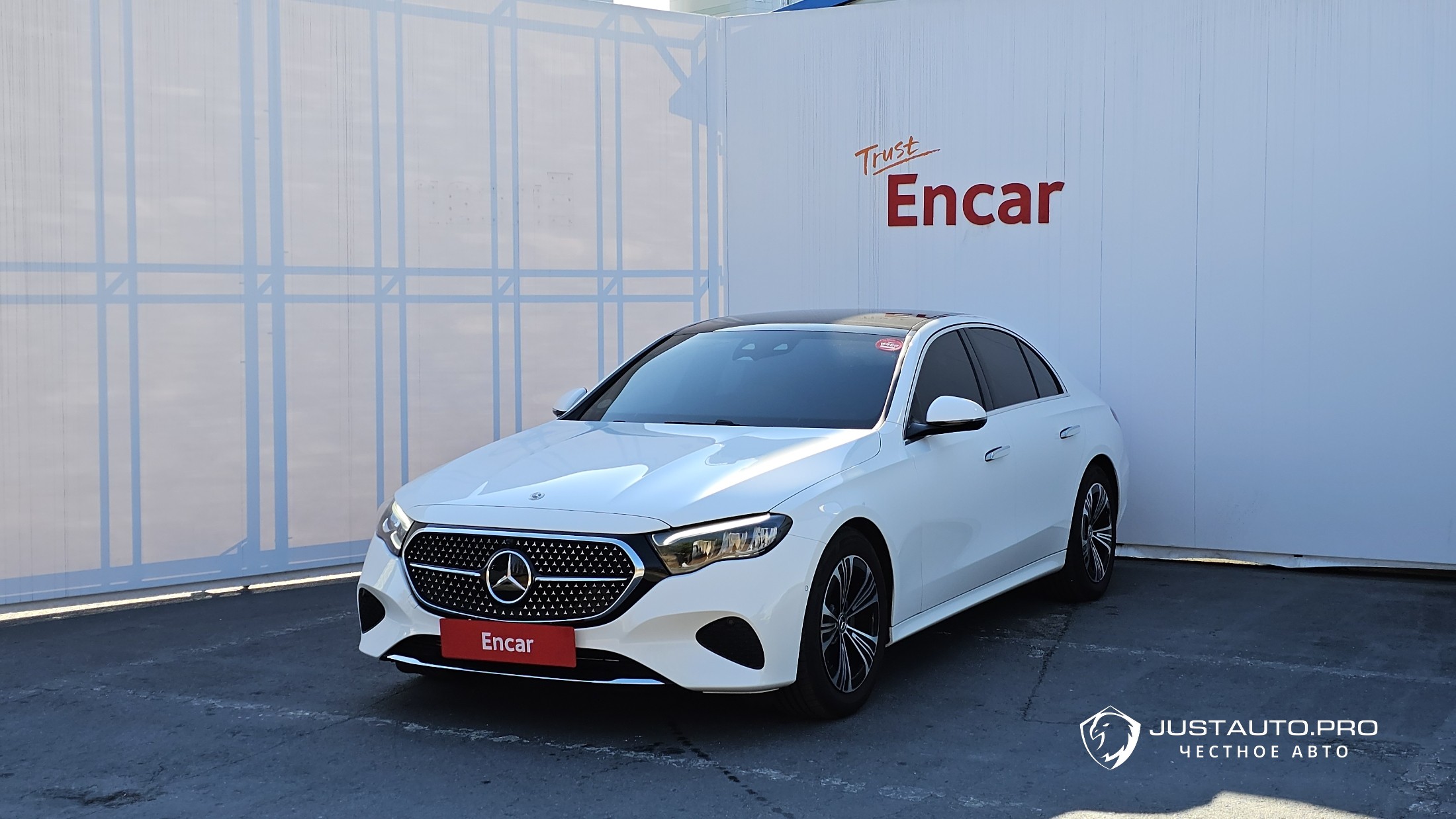 Автомобиль Mercedes-Benz E-Class