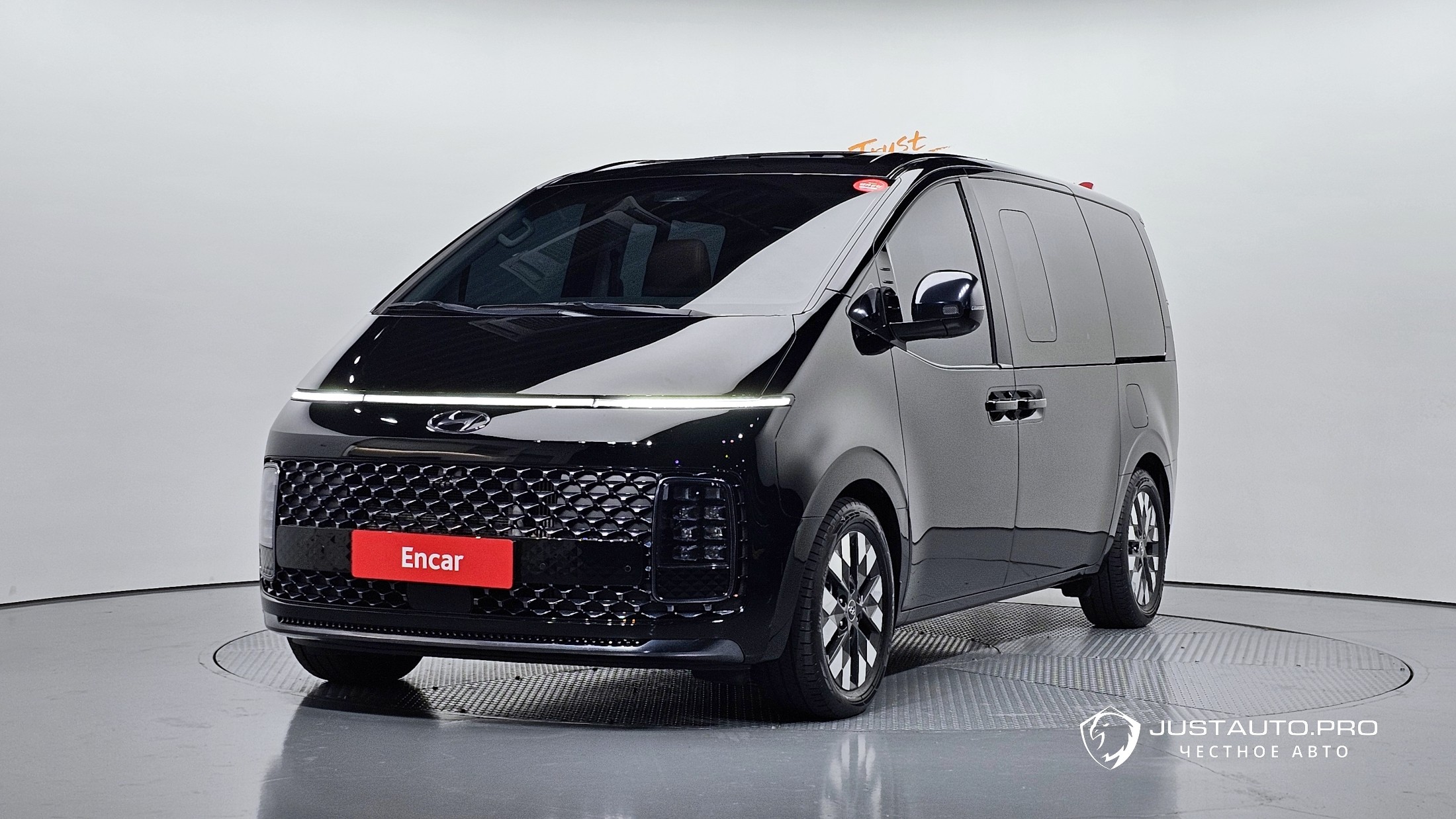 Автомобиль Hyundai Staria