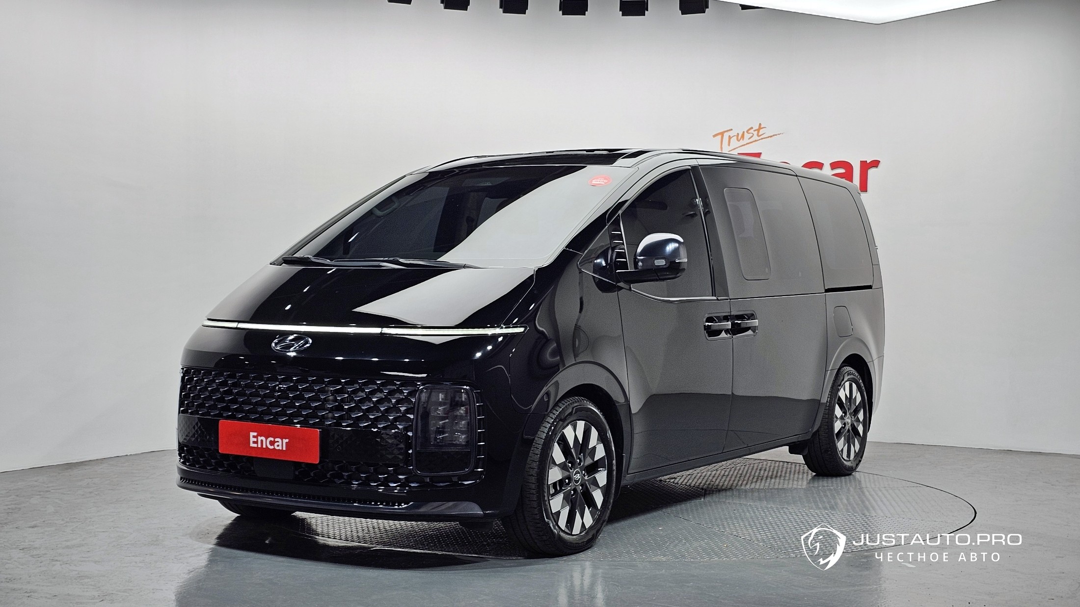 Автомобиль Hyundai Staria