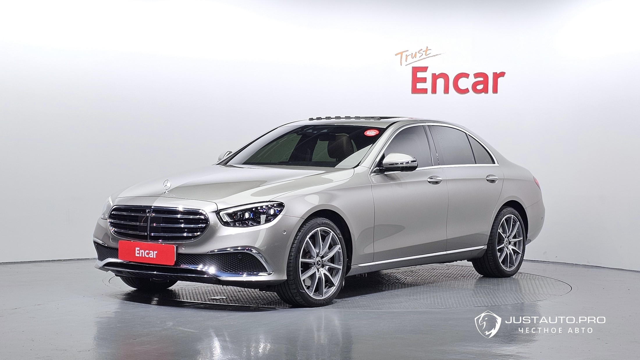 Автомобиль Mercedes-Benz E-Class