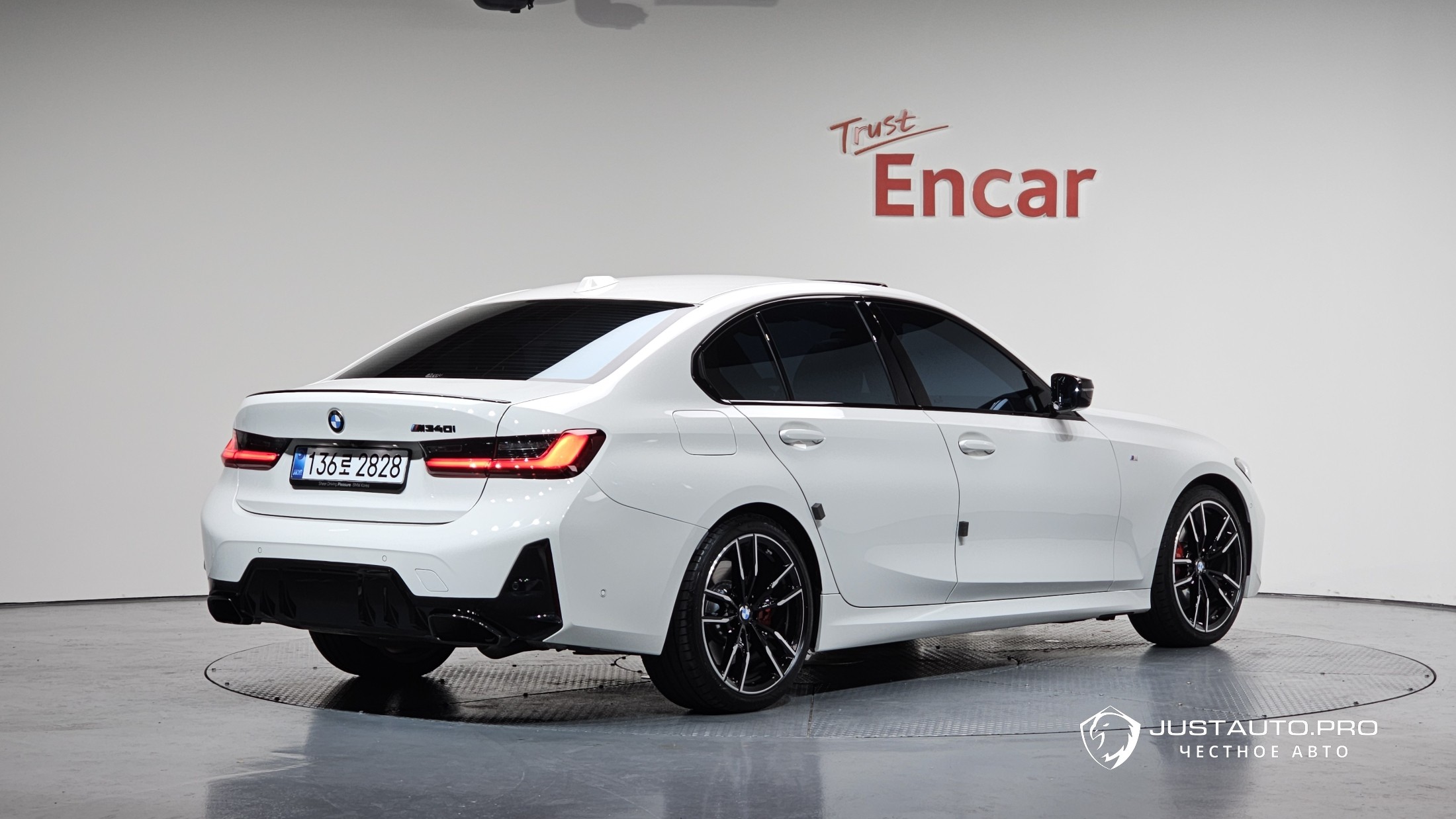 Автомобиль BMW 3-Series