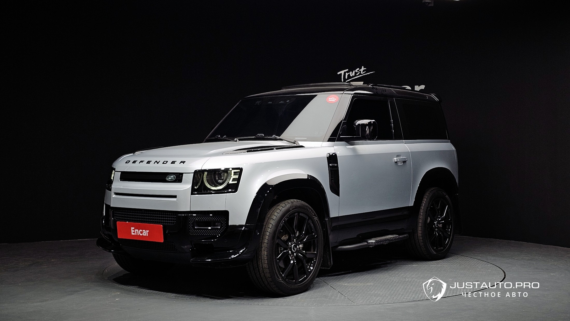 Автомобиль Land Rover Defender