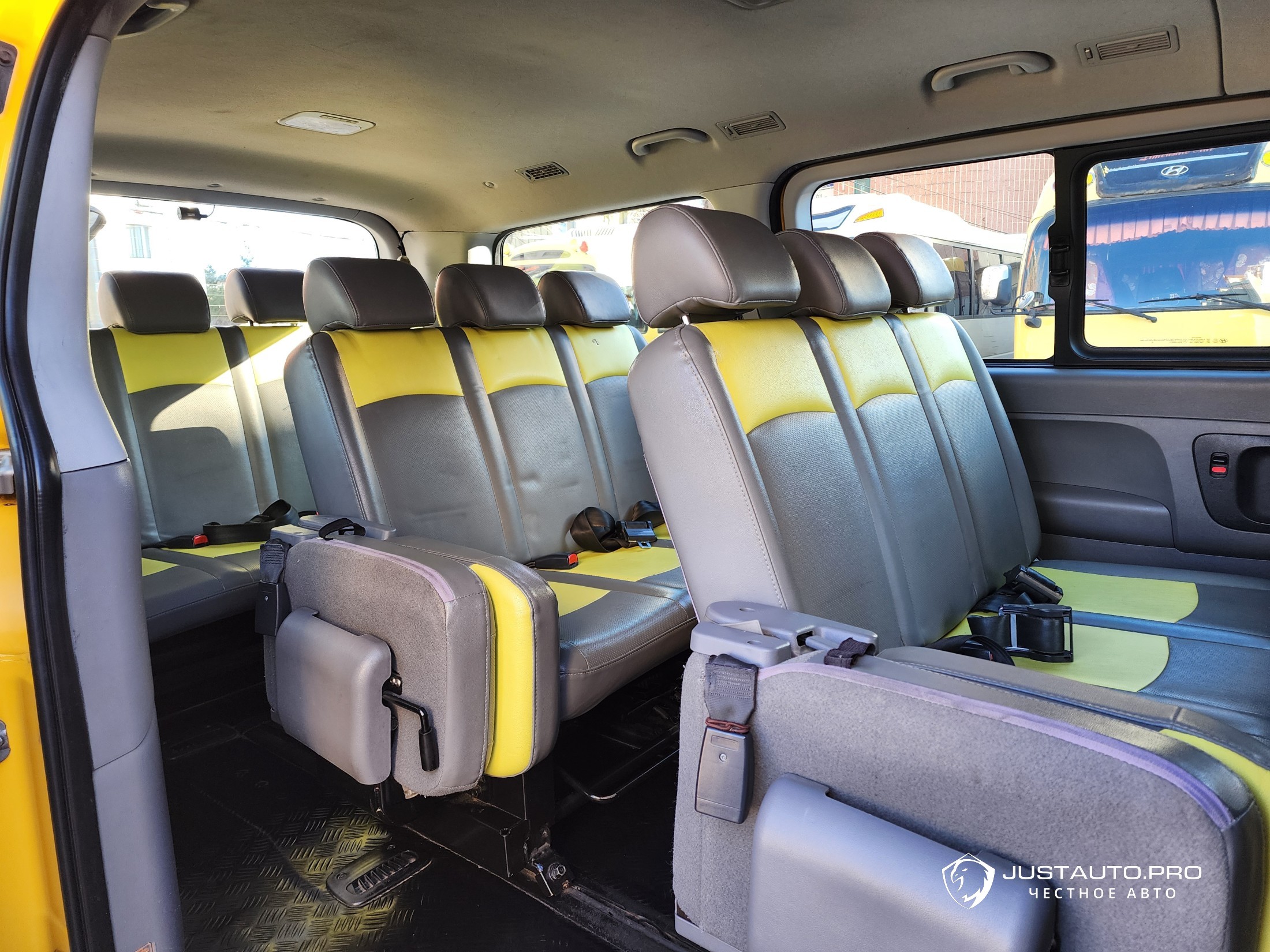 Автомобиль Hyundai Starex