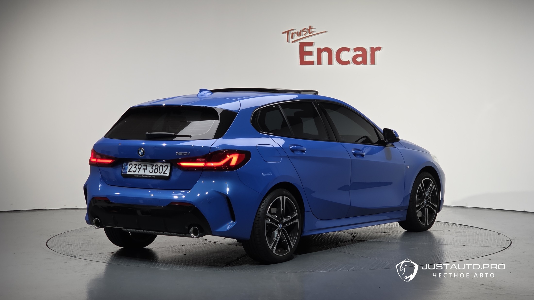 Автомобиль BMW 1-Series