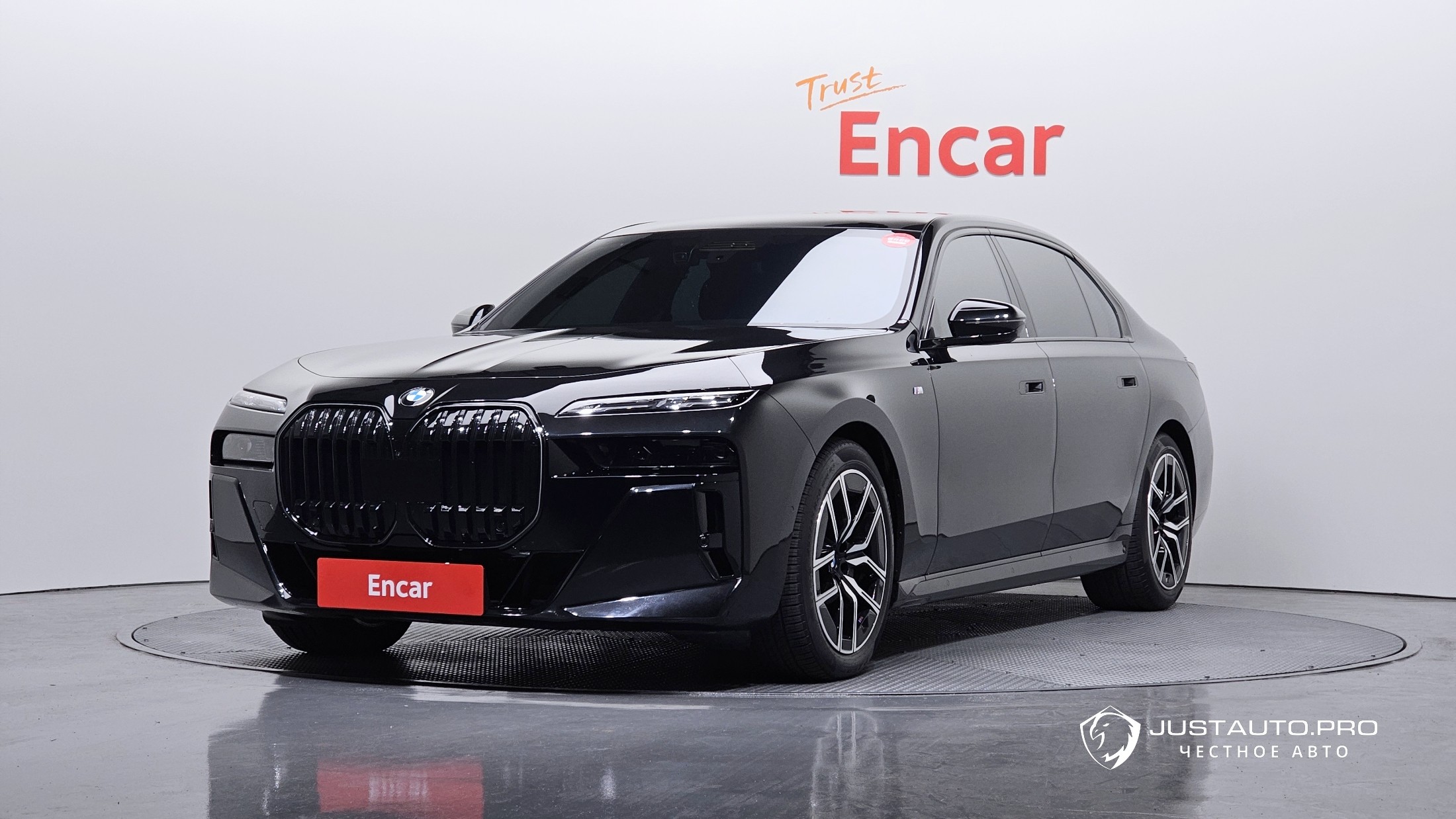 Автомобиль BMW 7-Series