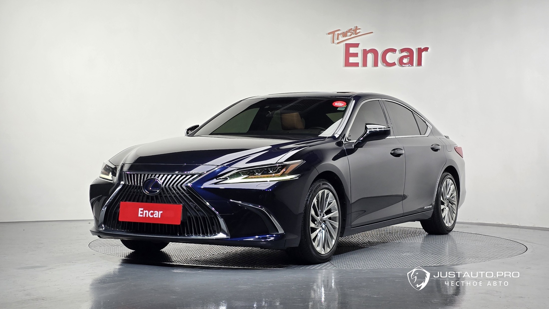 Автомобиль Lexus ES