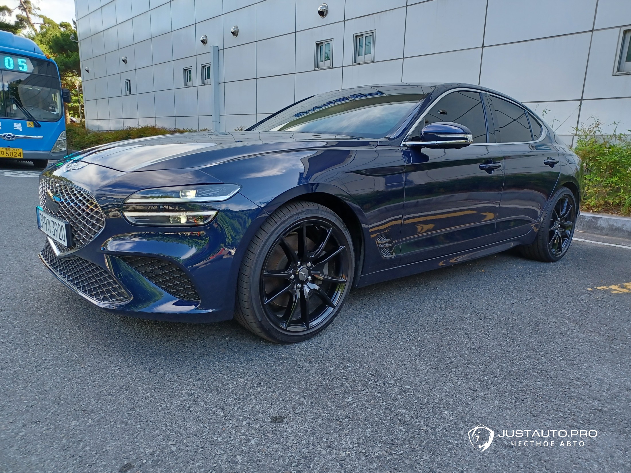 Автомобиль Genesis G70