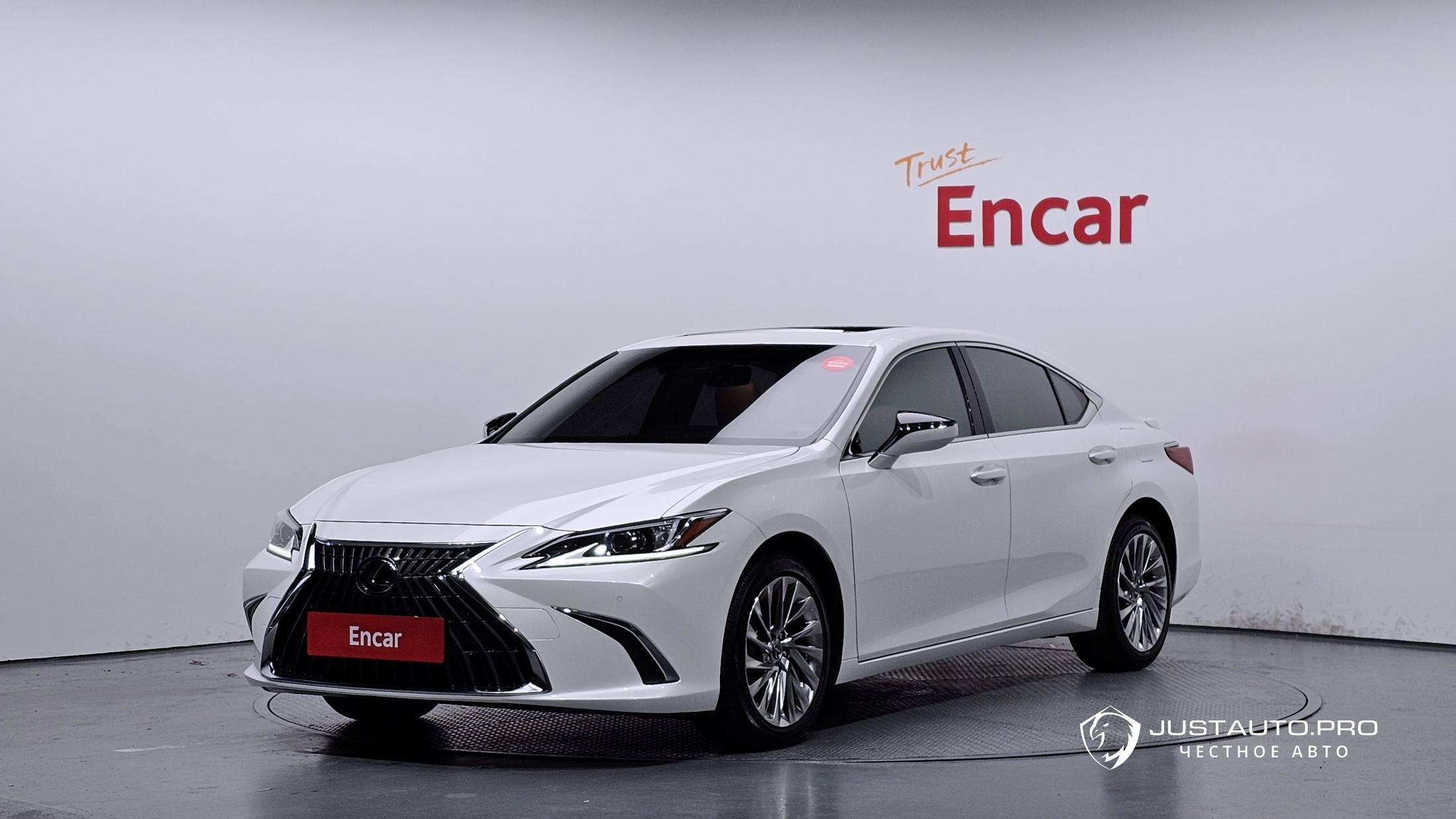 Автомобиль Lexus ES