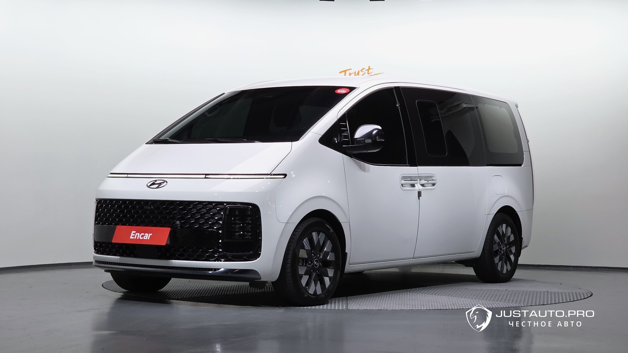 Автомобиль Hyundai Staria