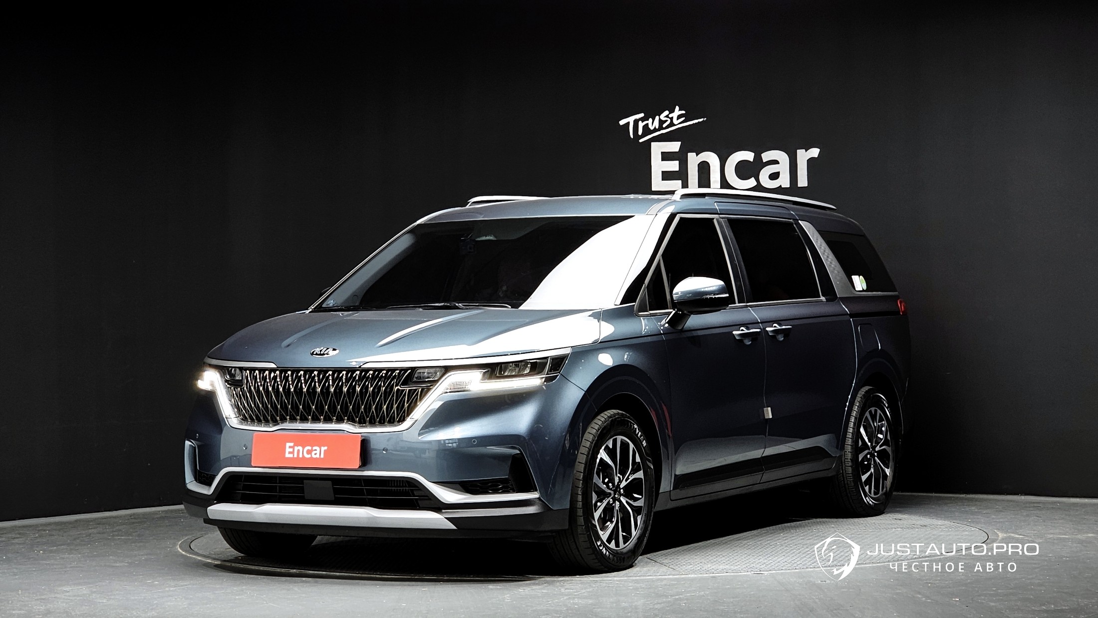 Автомобиль Kia Canival