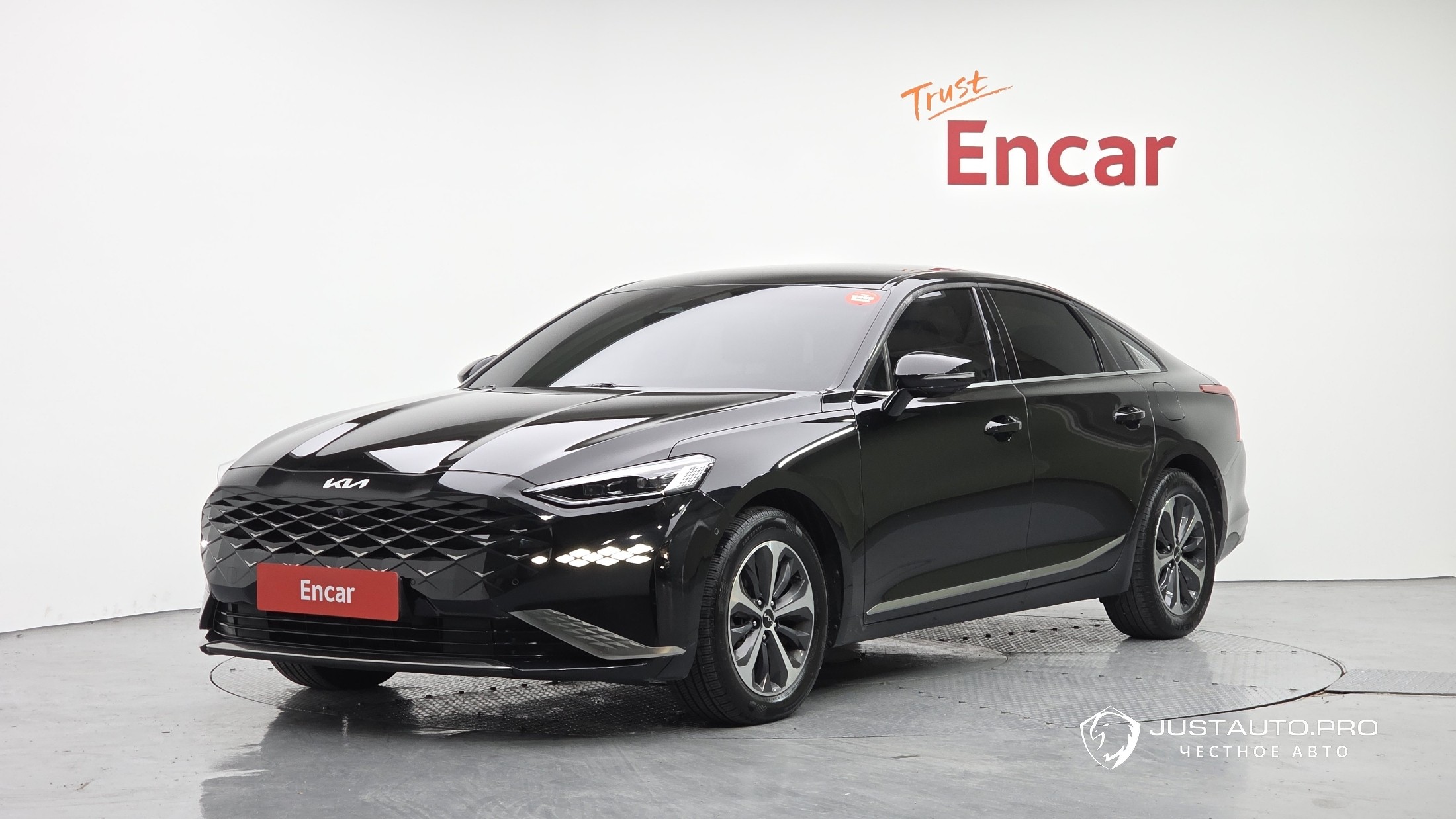 Автомобиль Kia K8