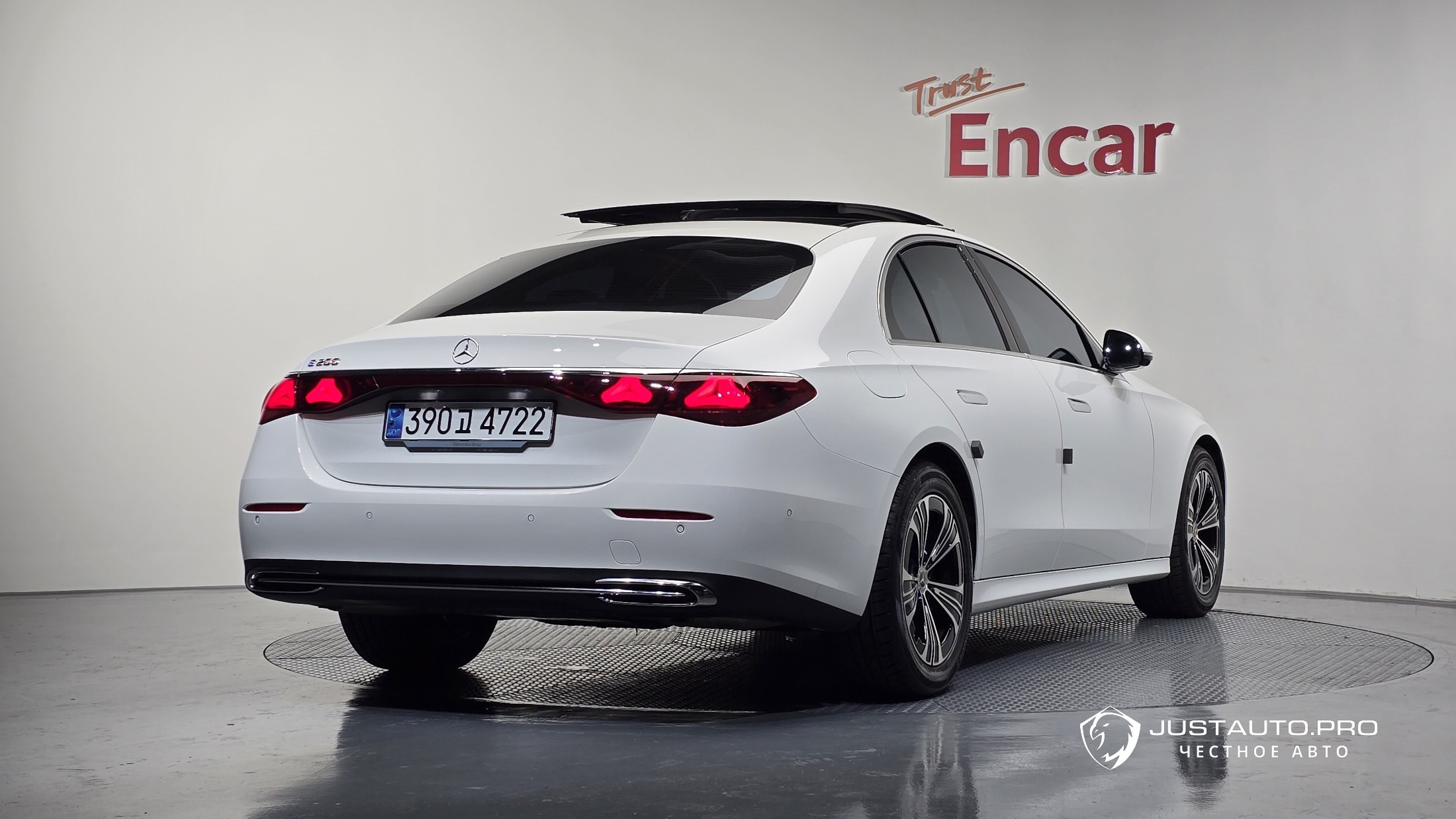 Автомобиль Mercedes-Benz E-Class