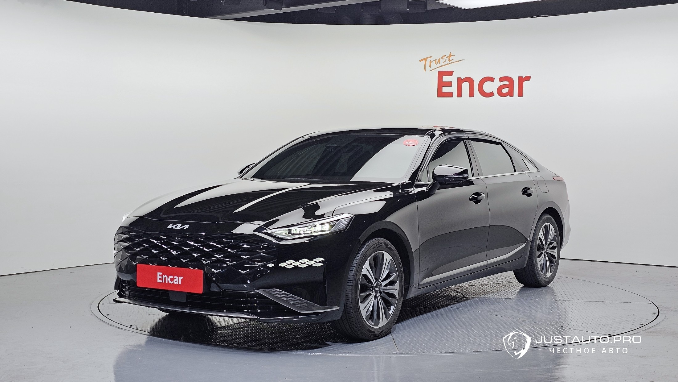 Автомобиль Kia K8