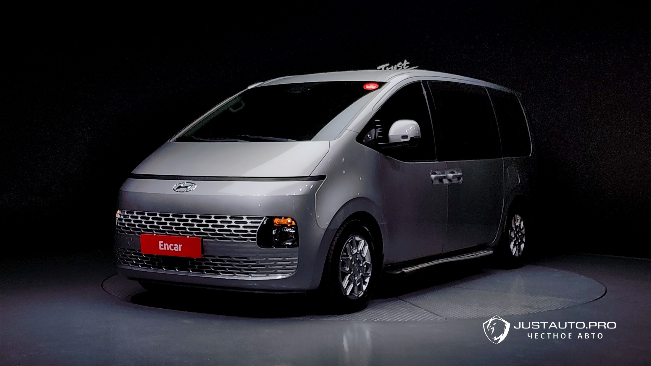 Автомобиль Hyundai Staria