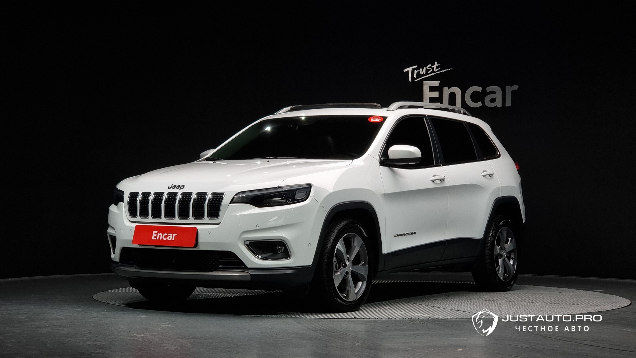Автомобиль Jeep Cherokee