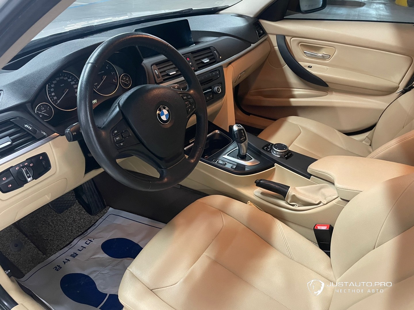 Автомобиль BMW 3-Series