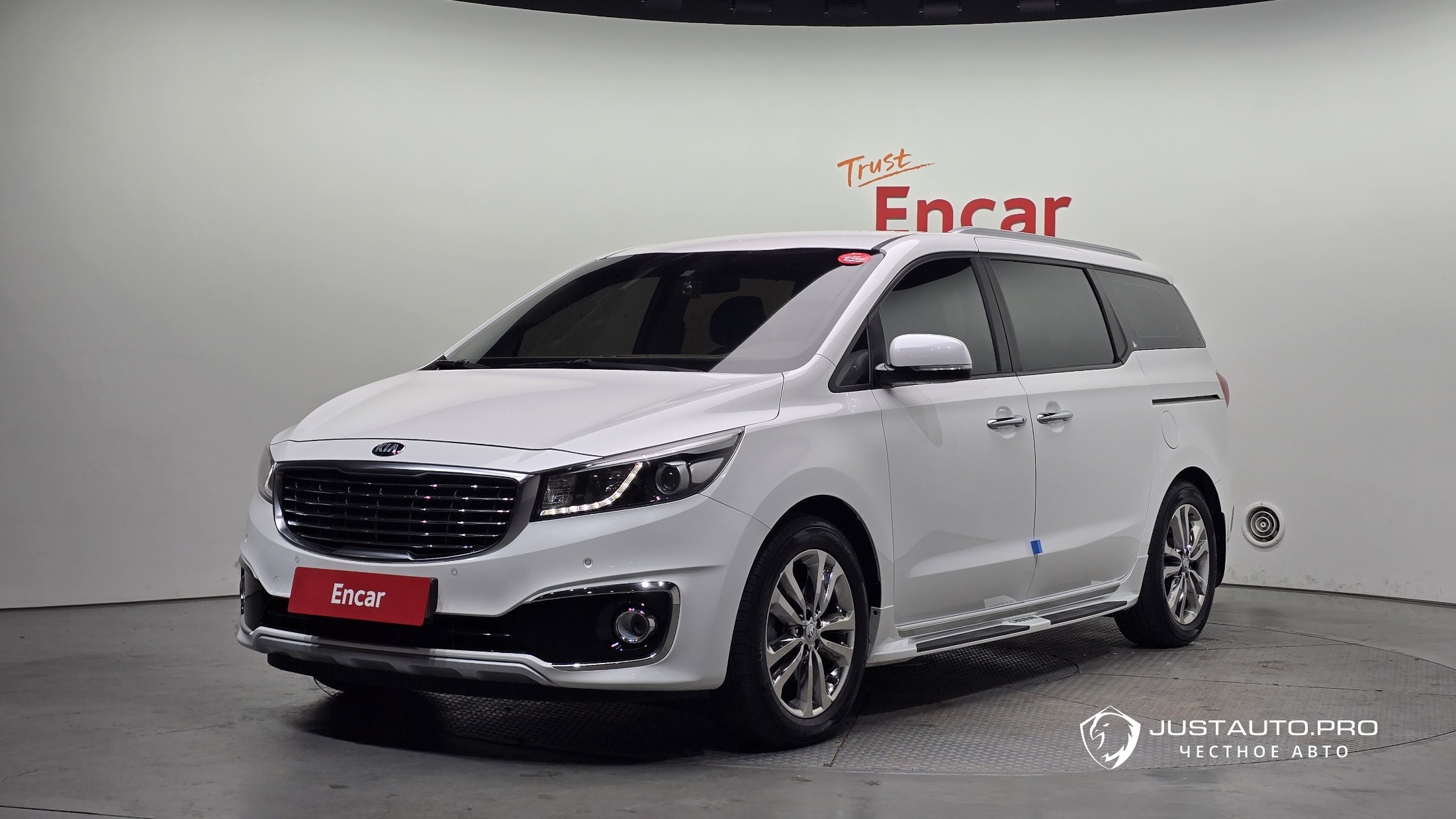 Автомобиль Kia Canival