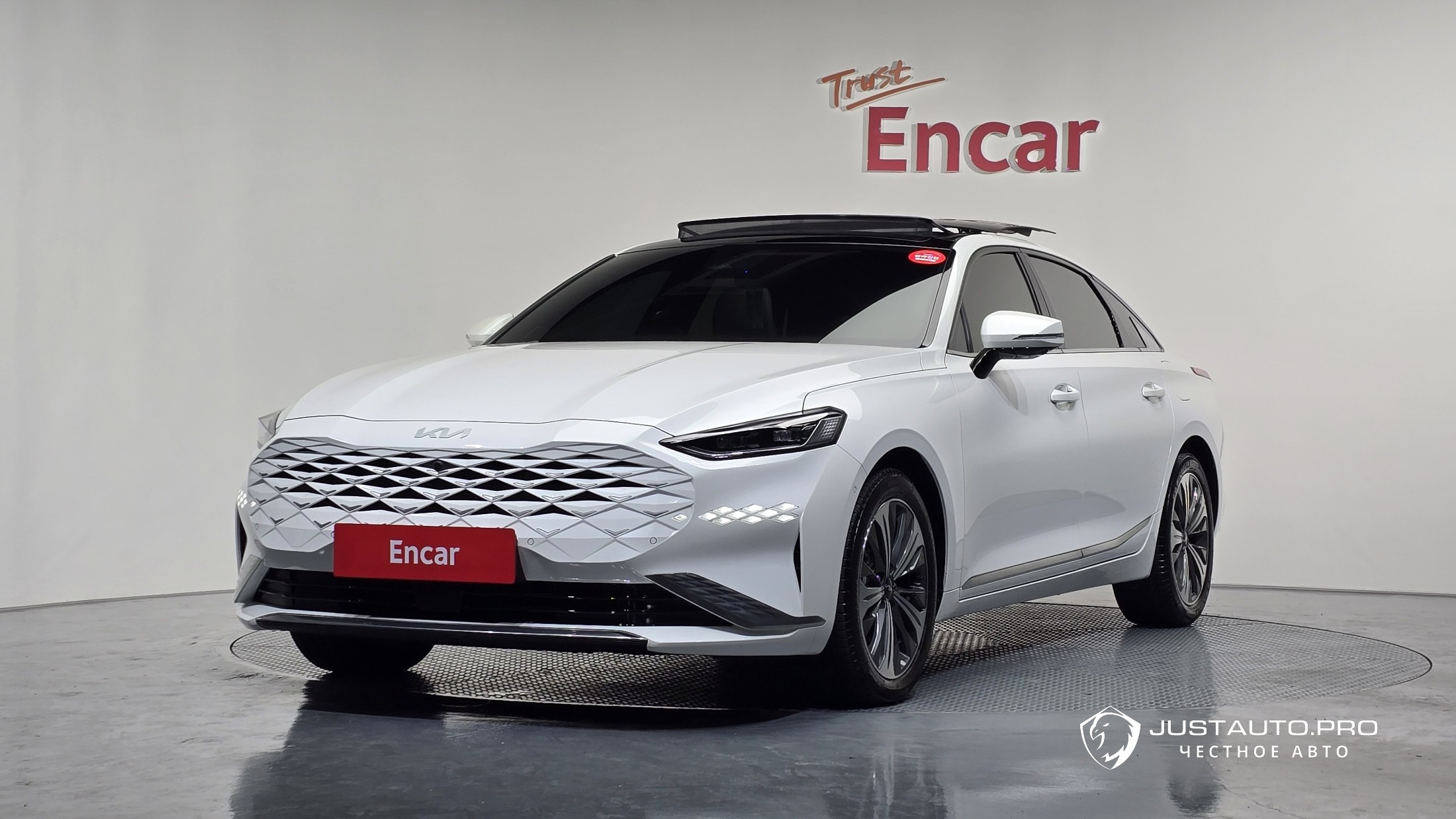 Автомобиль Kia K8