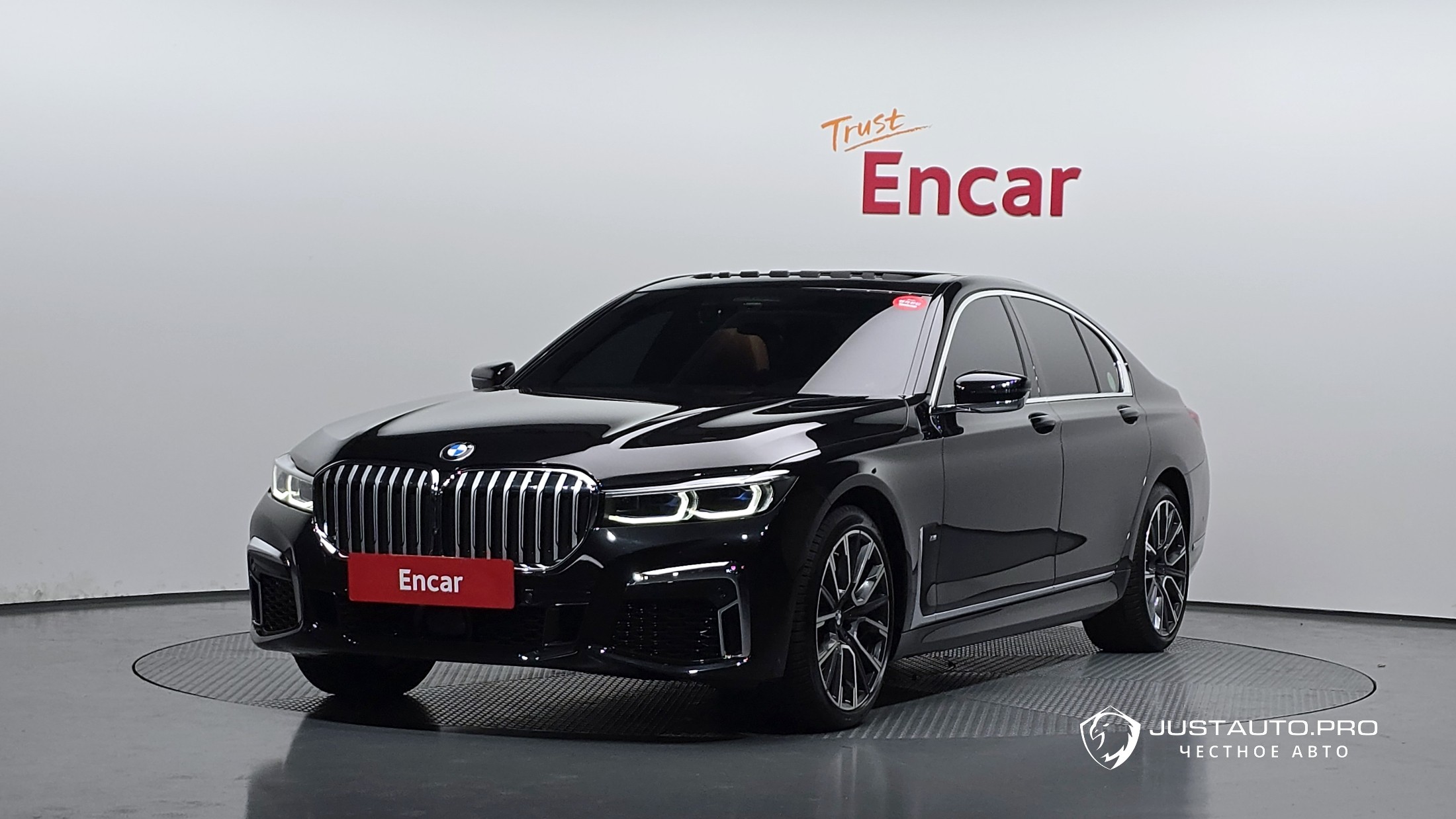 Автомобиль BMW 7-Series