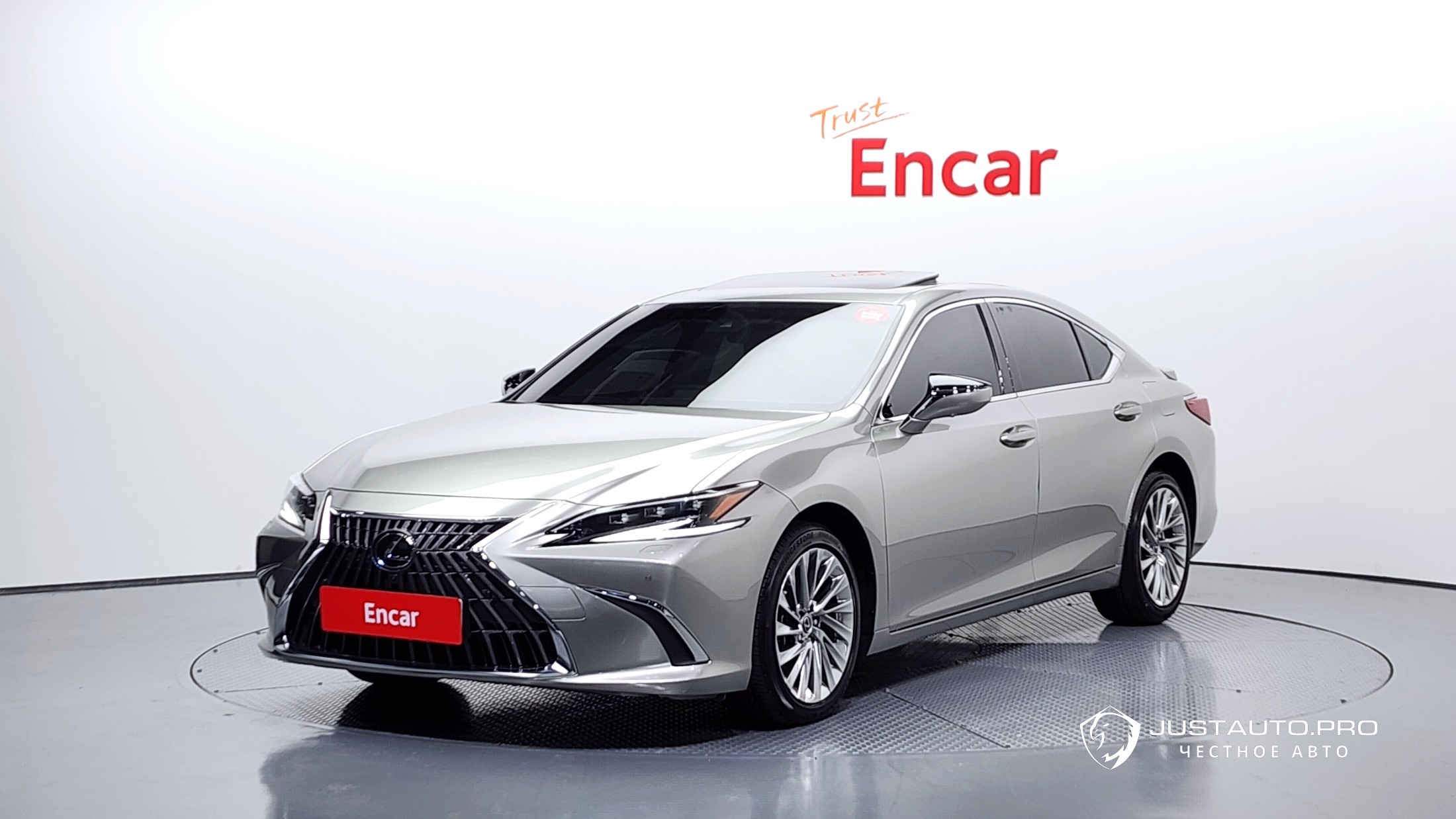 Автомобиль Lexus ES