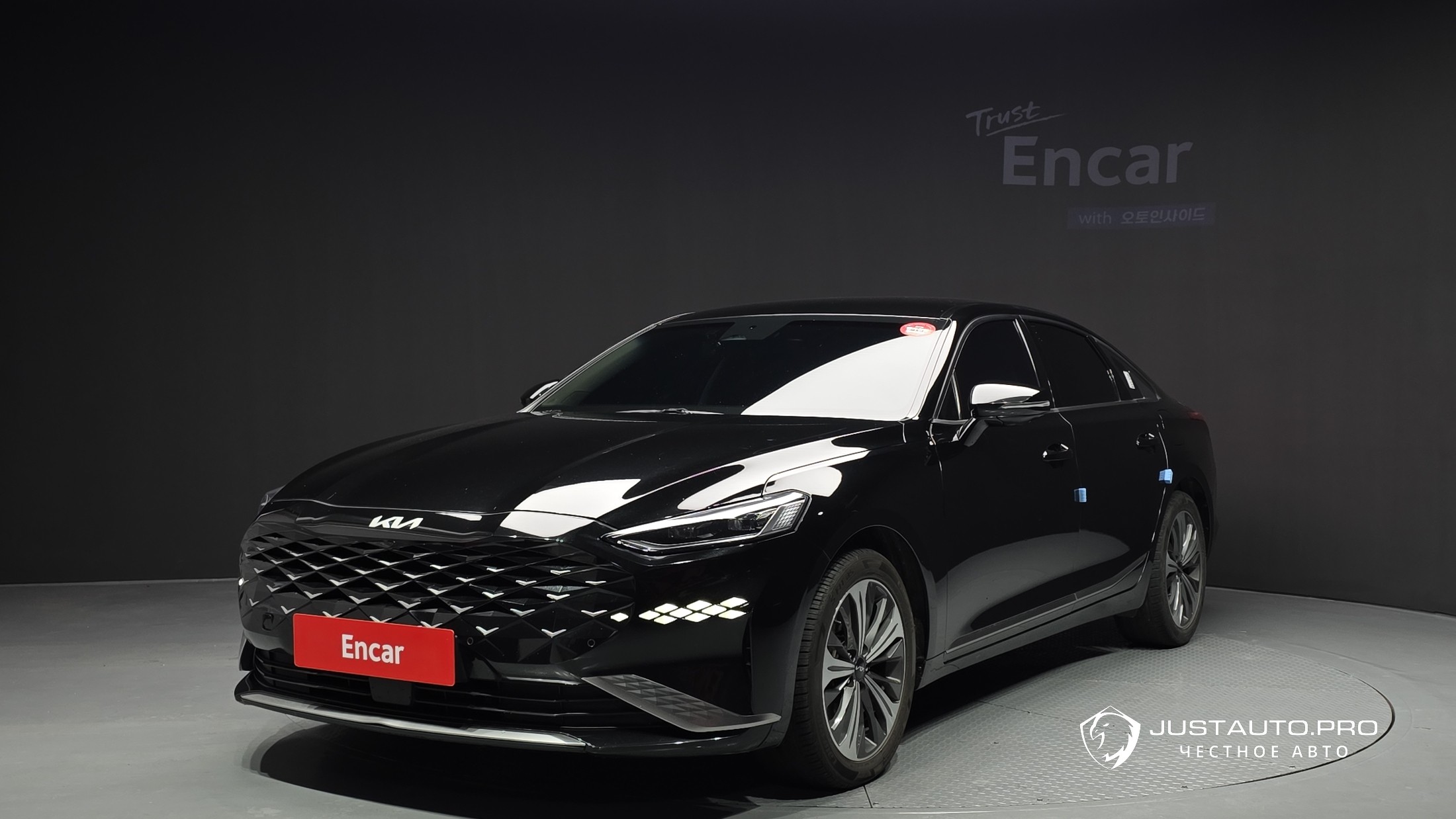 Автомобиль Kia K8