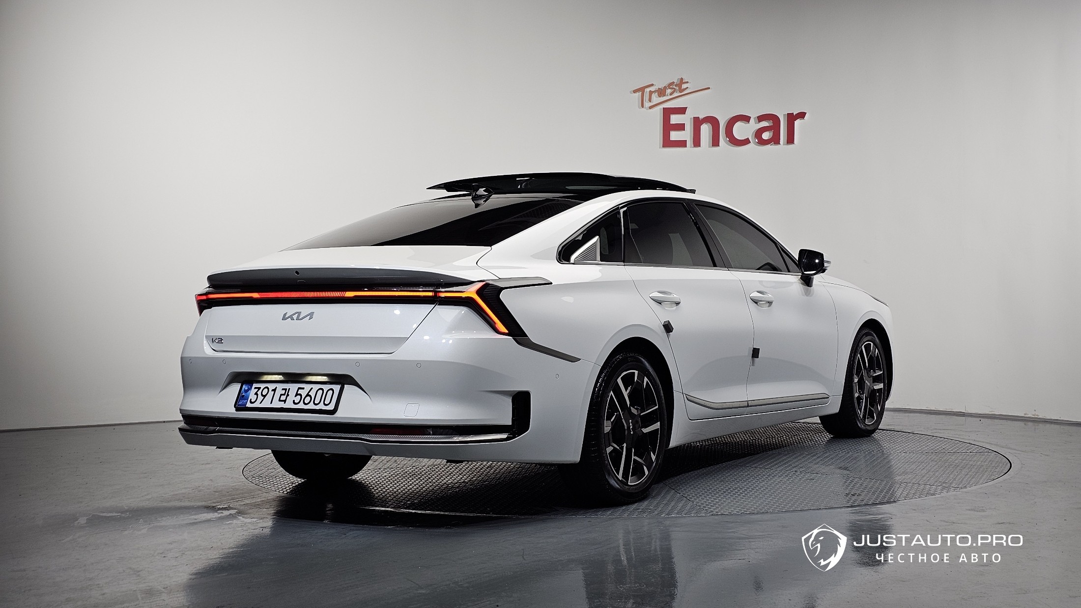 Автомобиль Kia K8