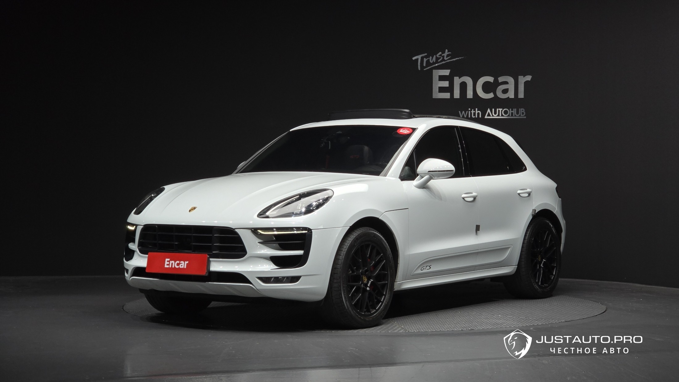Автомобиль Porsche Macan